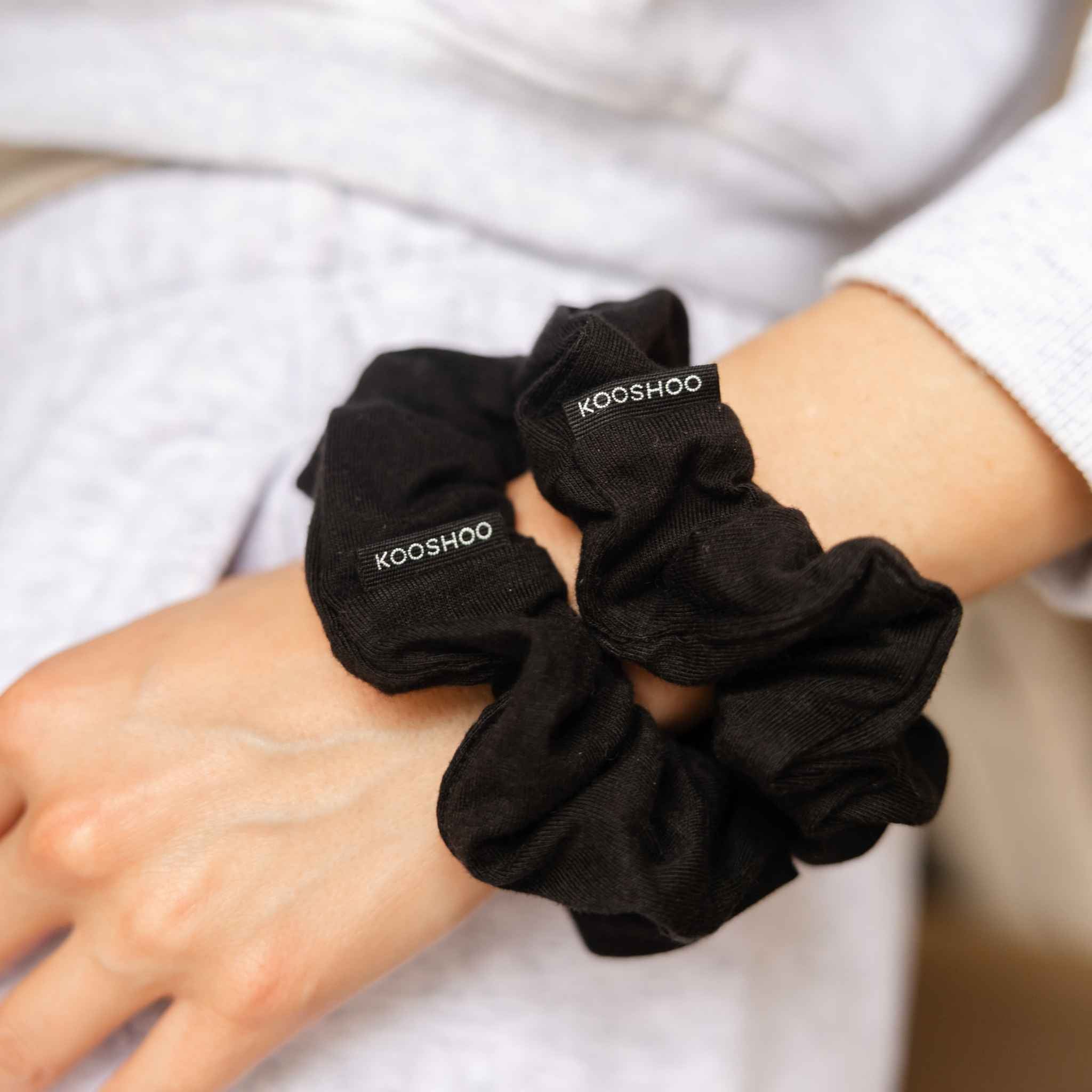 1104BSC002_BlackPlastic-FreeScrunchies_LIFESTYLE_2_ouchlessorganiccottonscrunchie.jpg