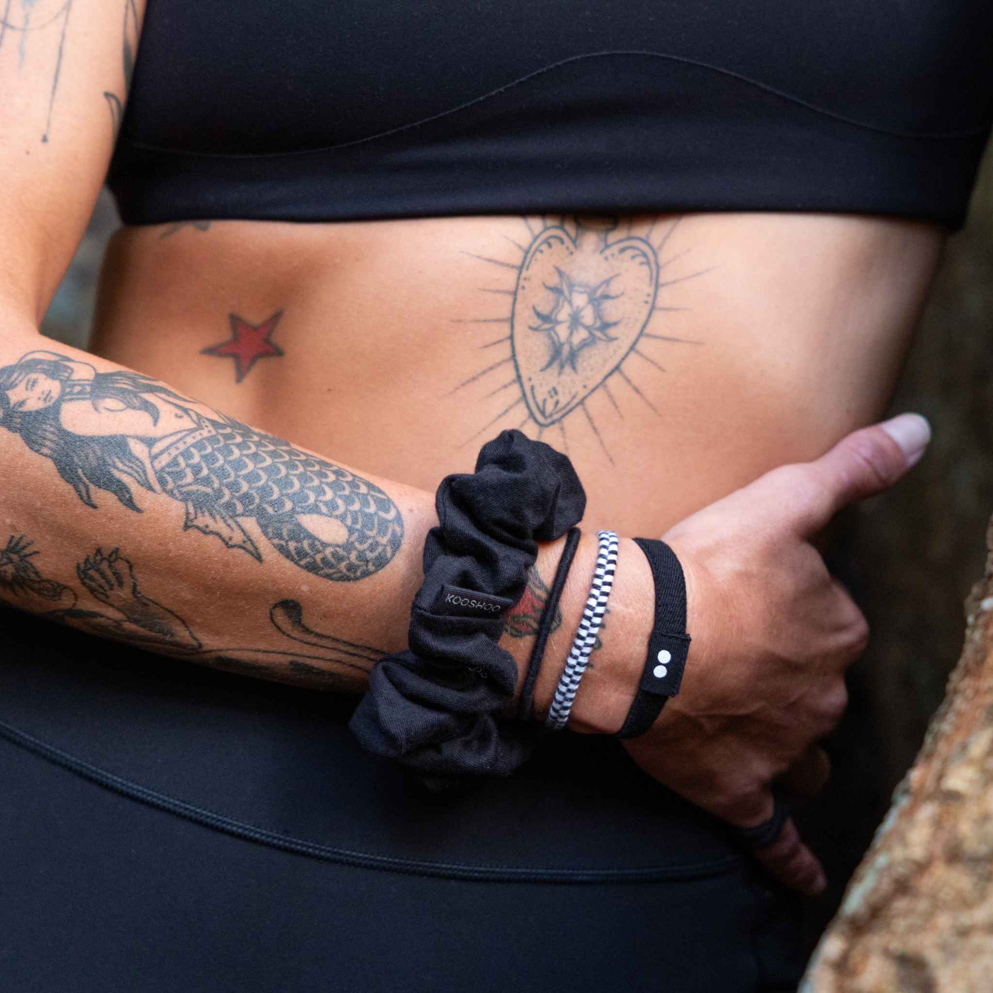 1104BSC002_BlackPlastic-FreeScrunchies_LIFESTYLE_4_forfrizz-freeno-breakagehealthyhair-sleepscrunchie.jpg
