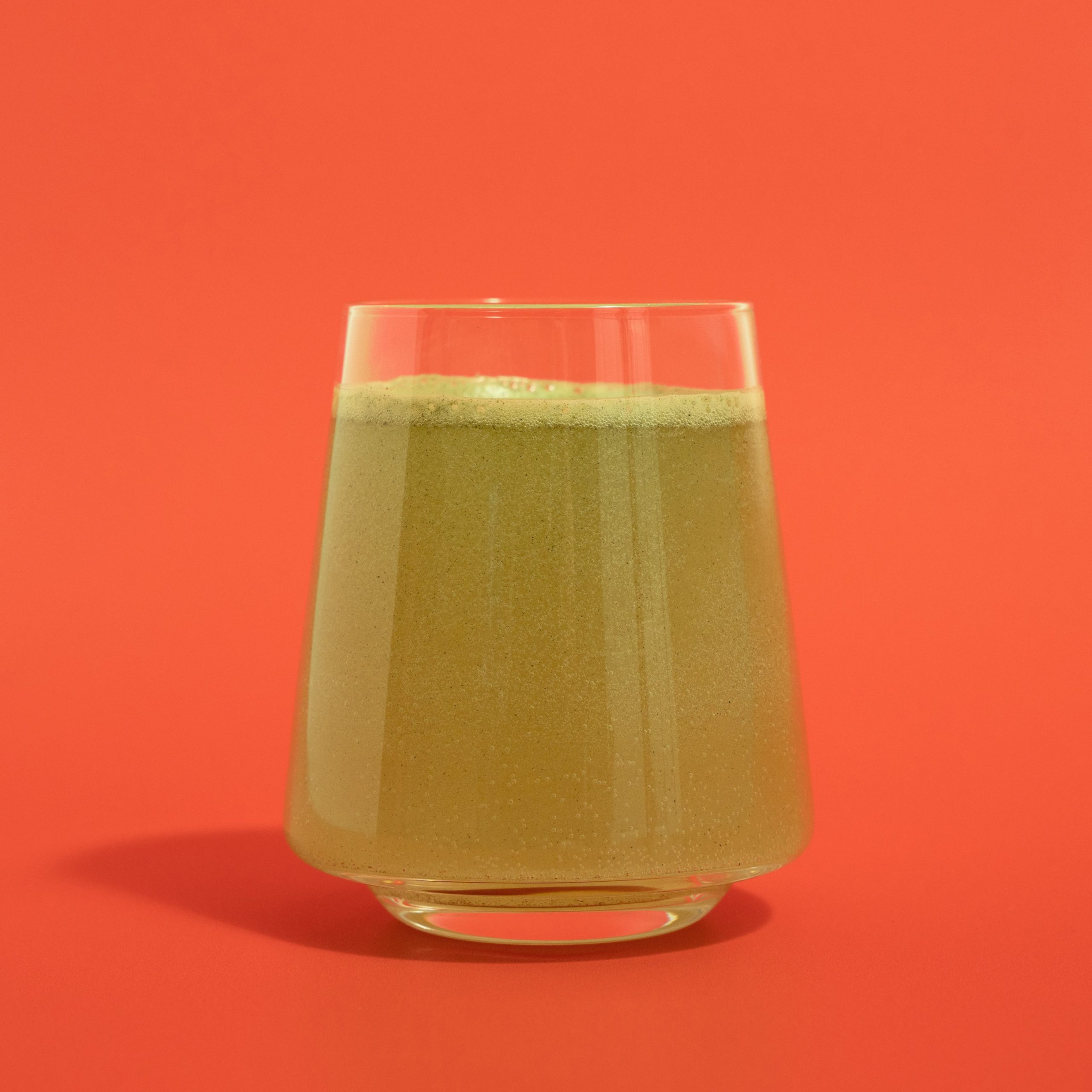 8Greens_2025_8G_Cucumber-Watermelon-Tablets_PDP06_In-Use-4.jpg
