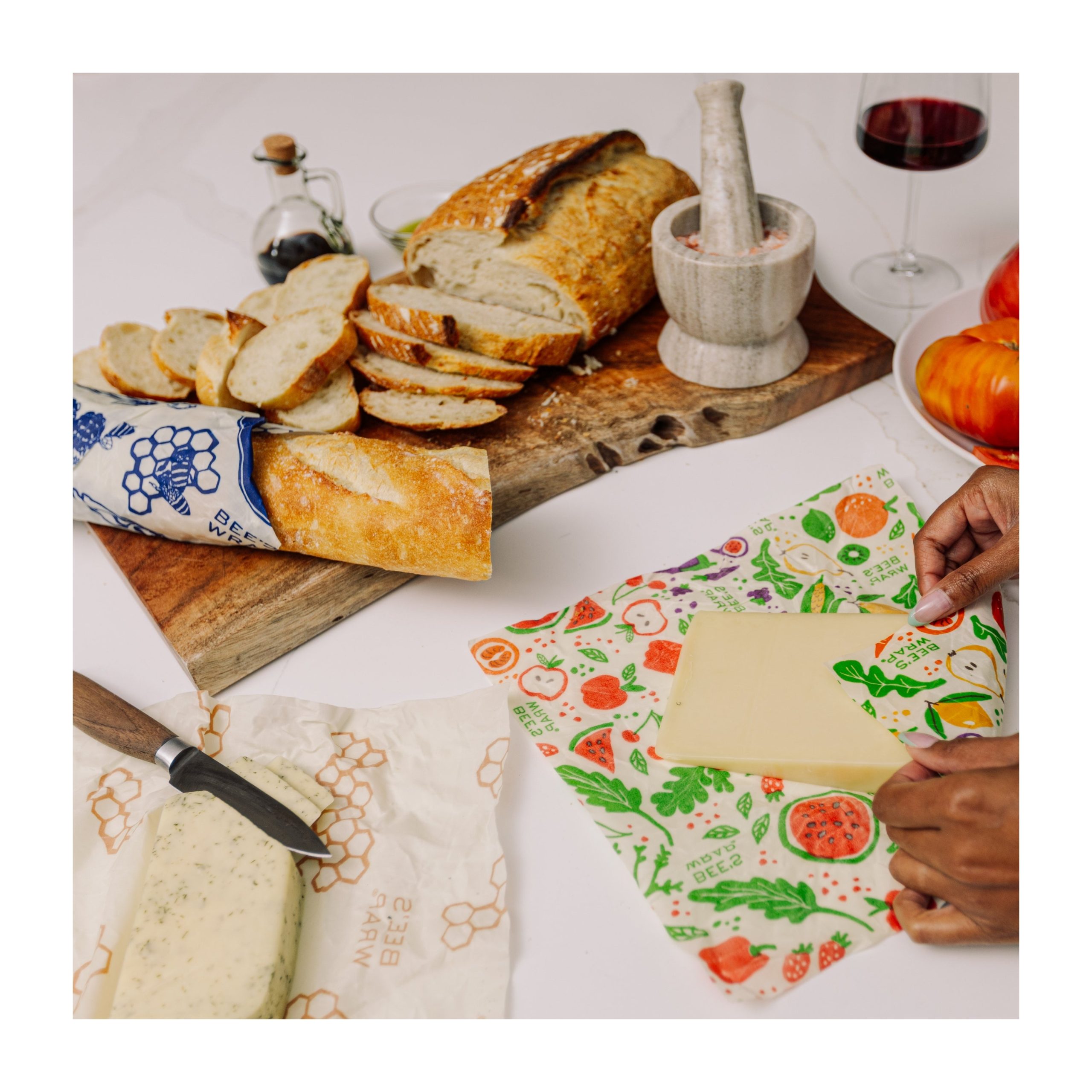 BeesWrap_CuttoSizeRoll_GardenParty_ls1.jpg
