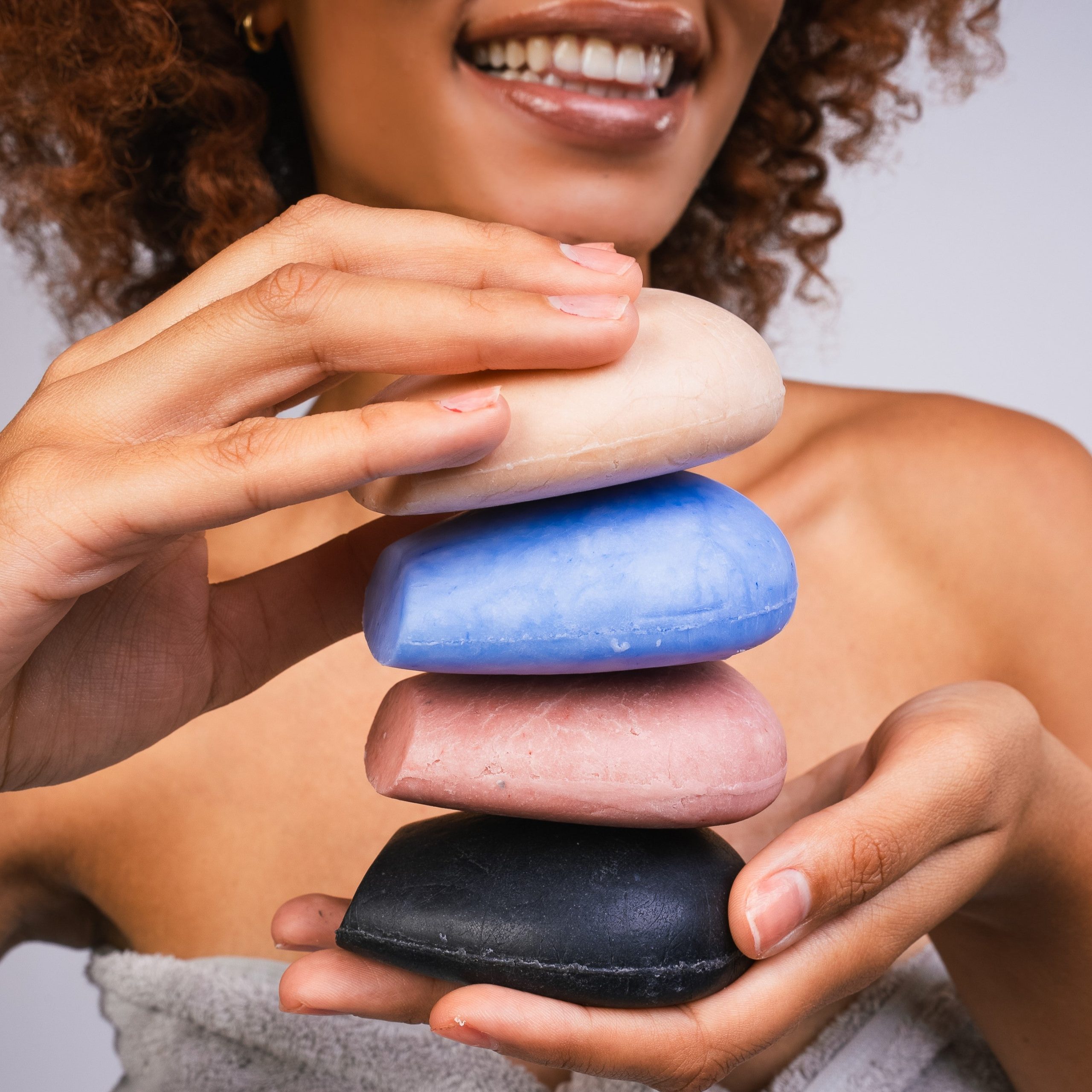 BodyWash_AllFormulas_Stackedwithmodel_8d016cb5-4180-417f-b1ac-e1040e0f196d.jpg