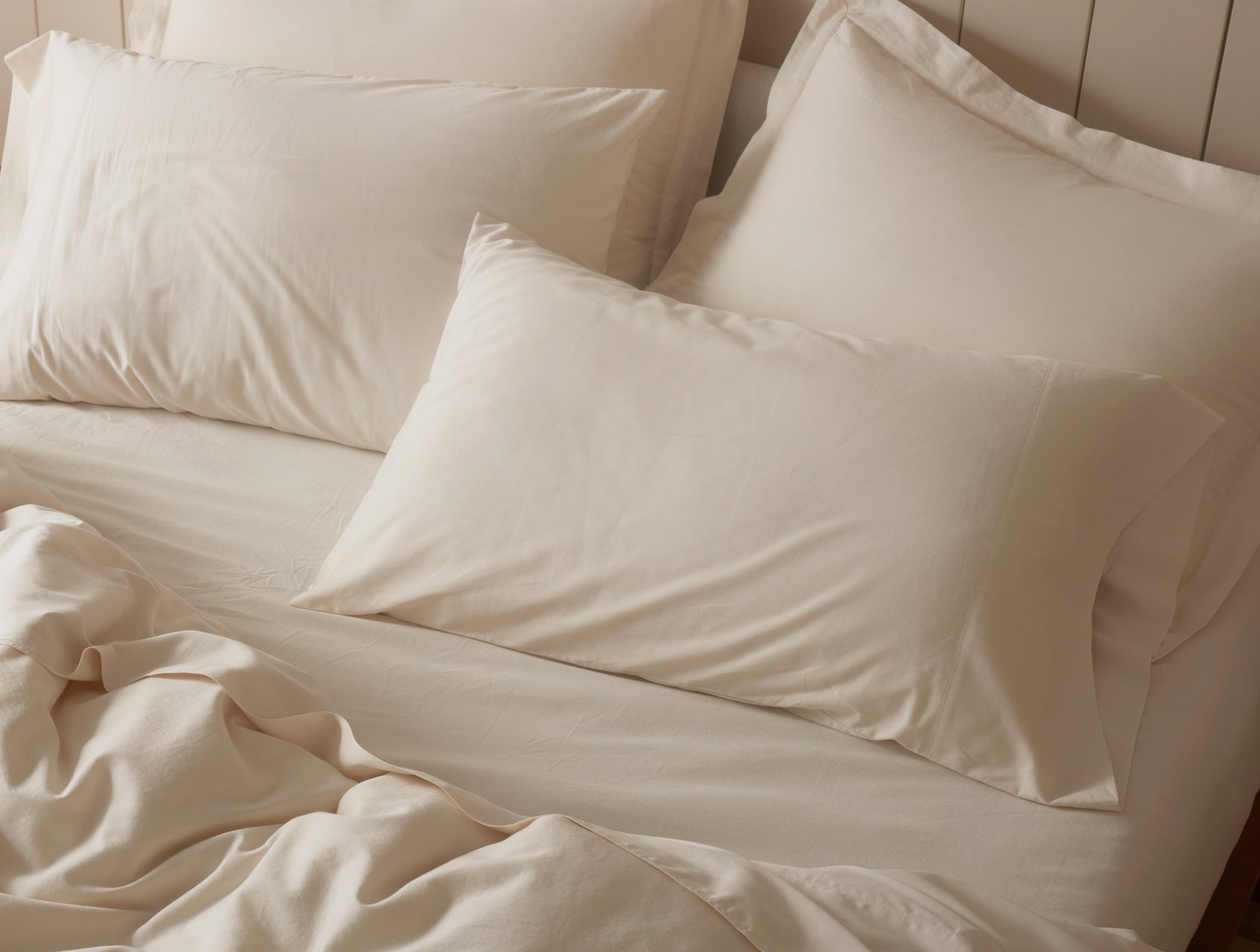 CoyuchiClassicOrganicSateenPillowcaseSet_Undyed_lifestyle.jpg