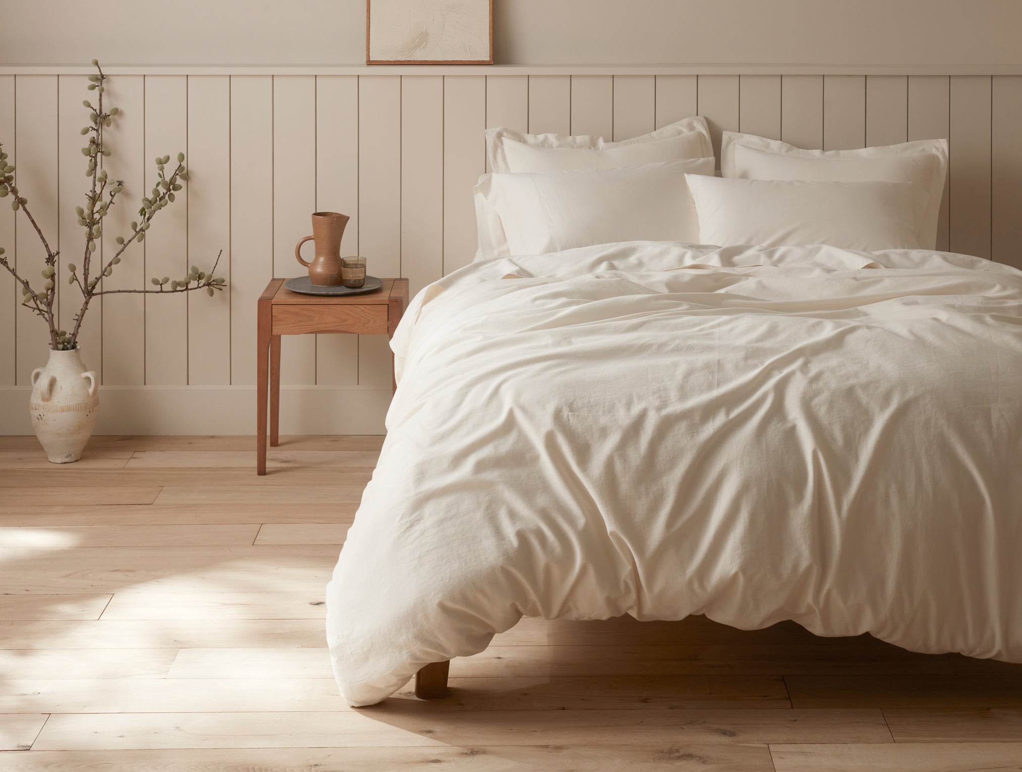CoyuchiClassicOrganicSateenSheetSet_Undyed_lifestyle.jpg