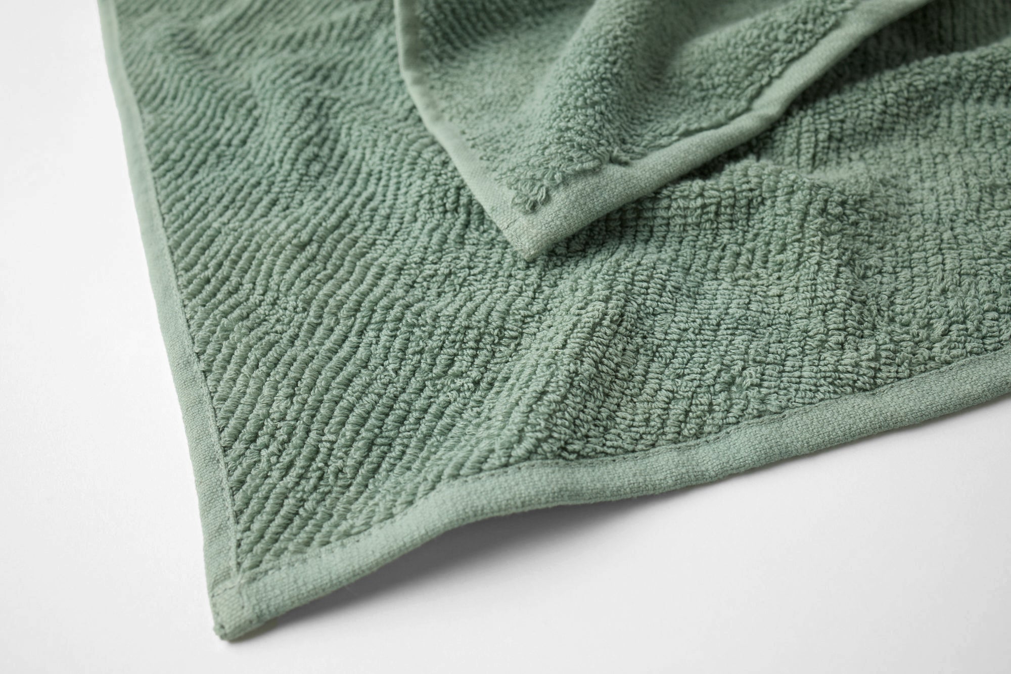 FA24_AirWeightOrganic_BathSheet_Sage_B_2974_cd770f4d-2229-4543-989c-2cf72f6bac64.jpg
