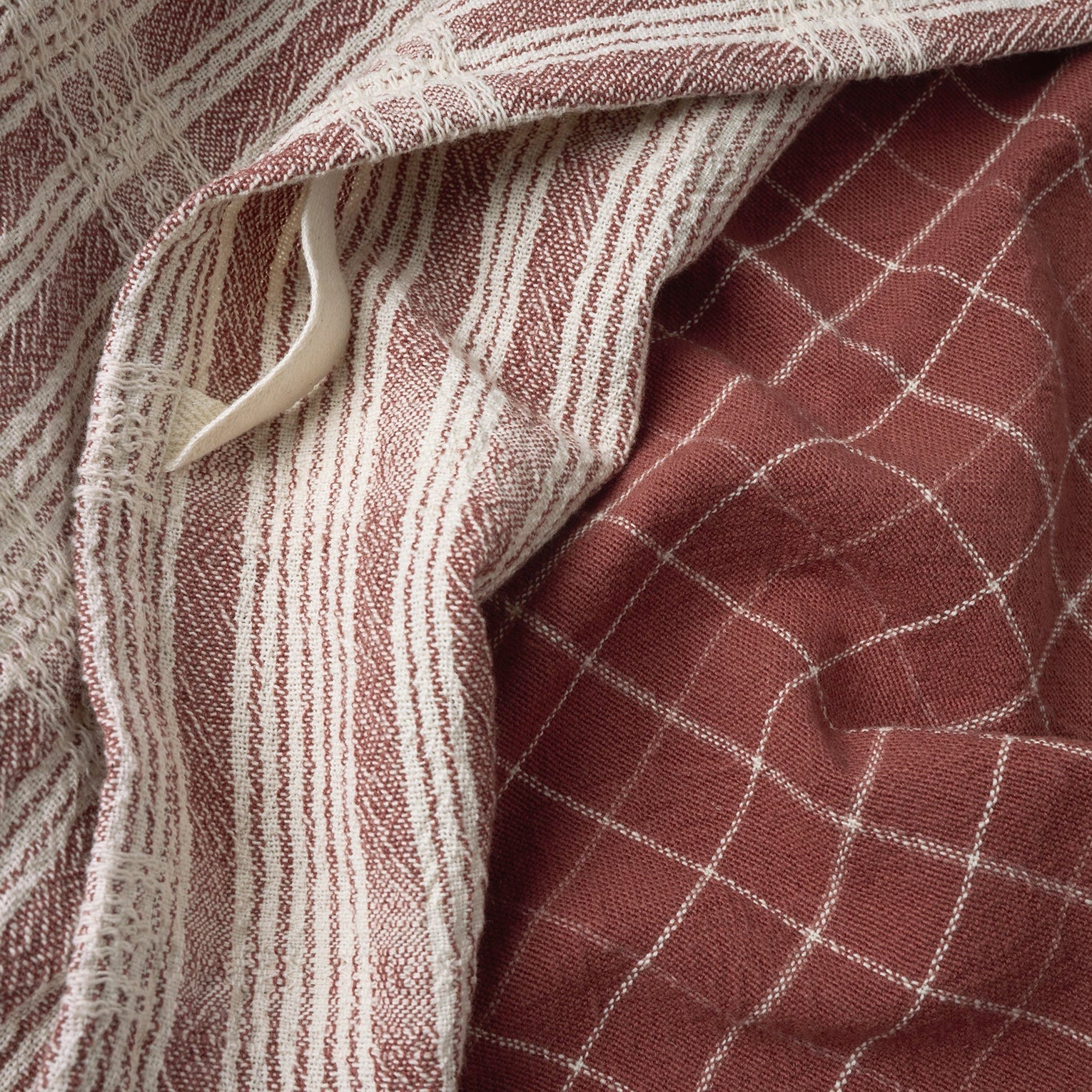 FA25_ClarendonOrganic_KitchenTowel_Setof4_Garnet_2850.jpg