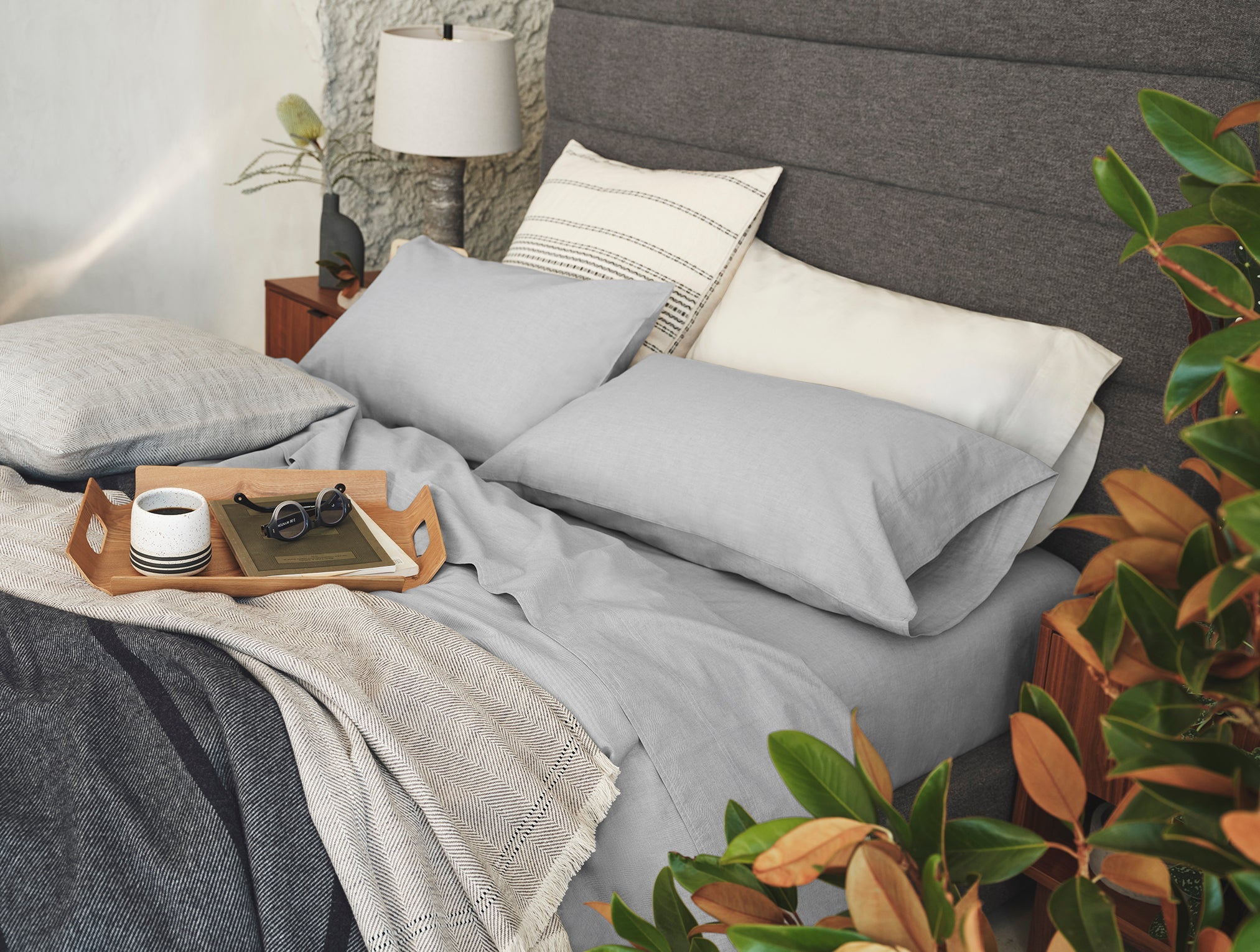 FA25_EEcom_CrinkledPercaleBed_GraphiteChambray_B_084_61016936-5c7c-4ac9-b07e-d9dc6438d289.jpg