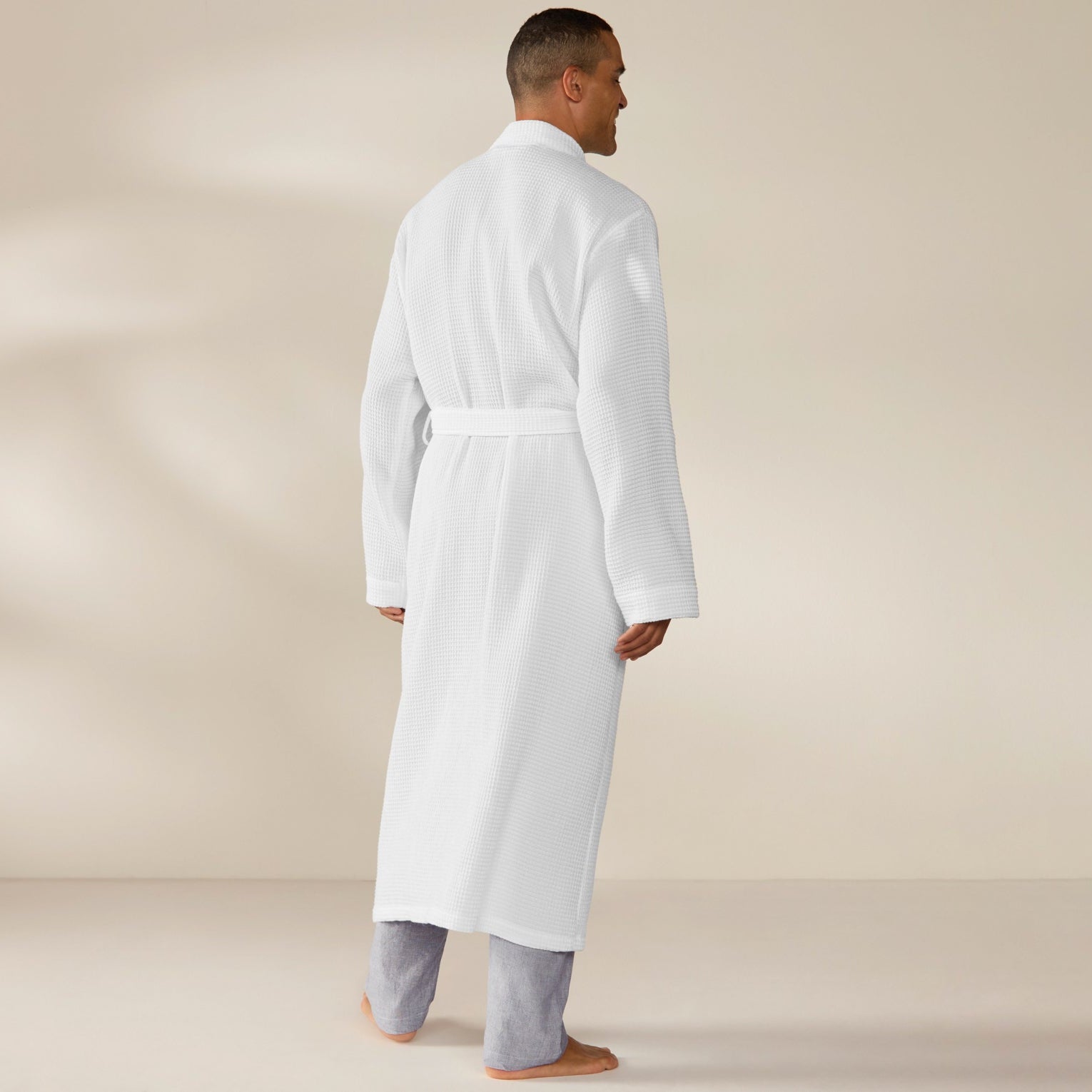 FA25_UnisexOrganicWaffle_Robe_AlpineWhite_M_908.jpg