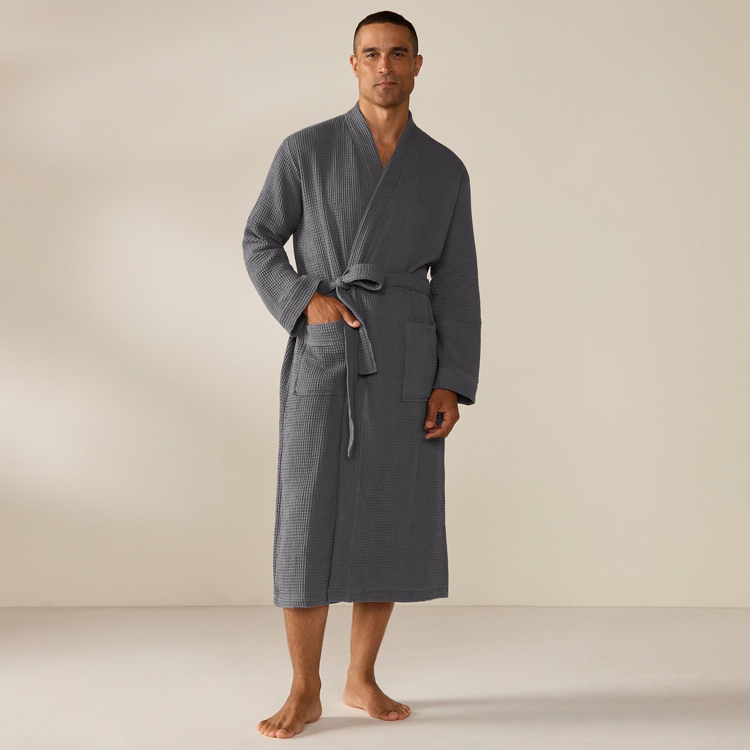 FA25_UnisexOrganicWaffle_Robe_Shadow_M_1421.jpg