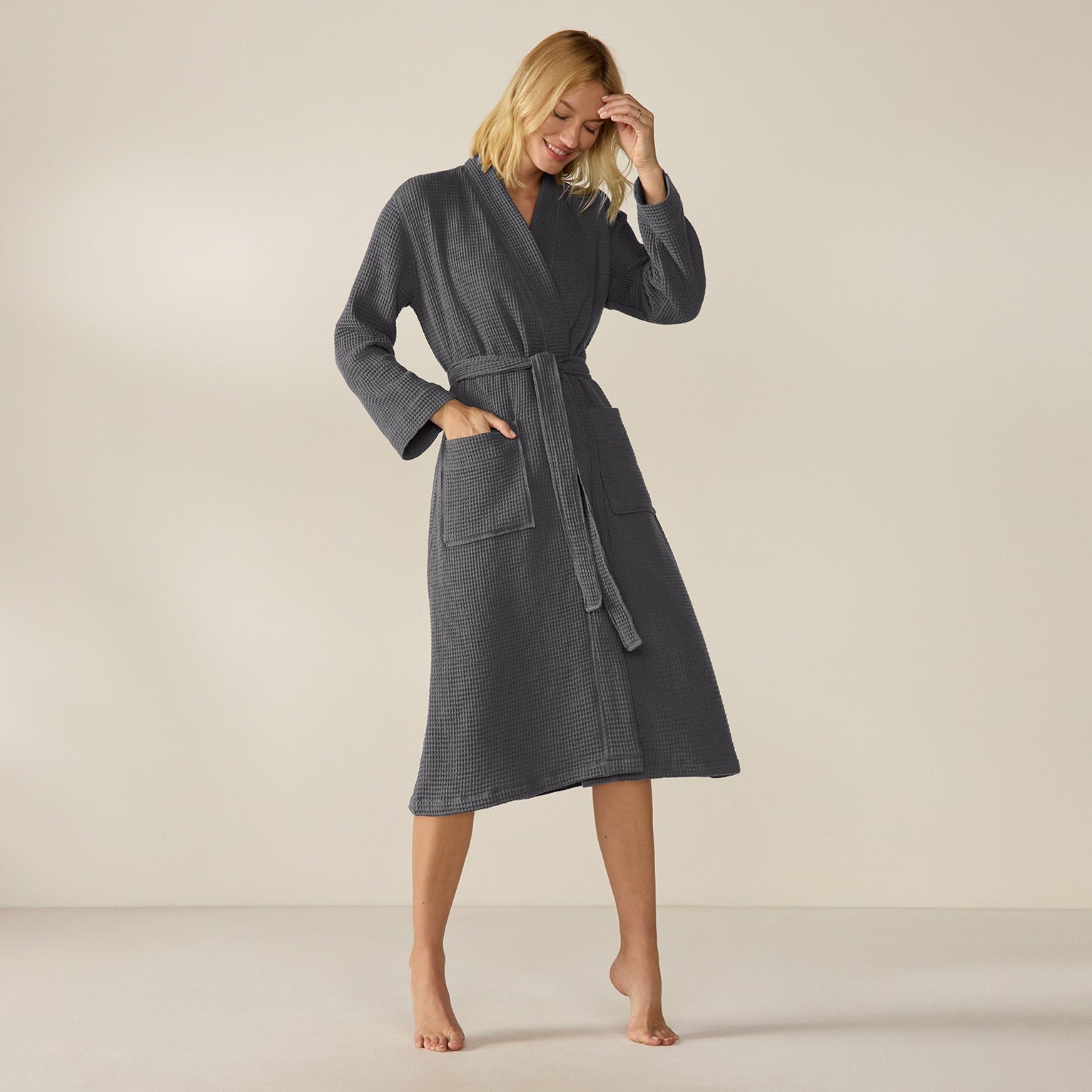 FA25_UnisexOrganicWaffle_Robe_Shadow_W_5458.jpg