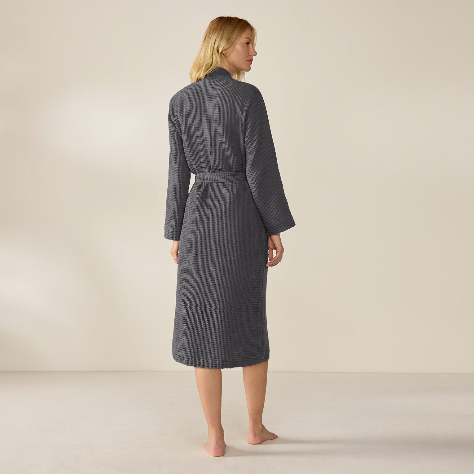 FA25_UnisexOrganicWaffle_Robe_Shadow_W_5473.jpg