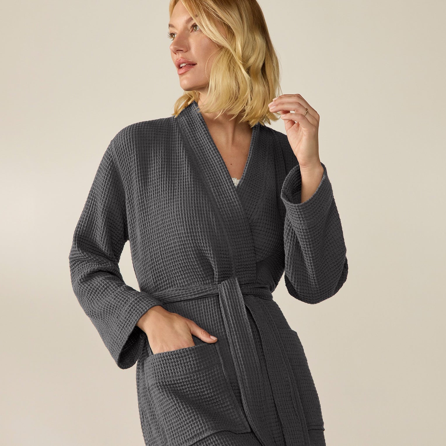 FA25_UnisexOrganicWaffle_Robe_Shadow_W_5486.jpg