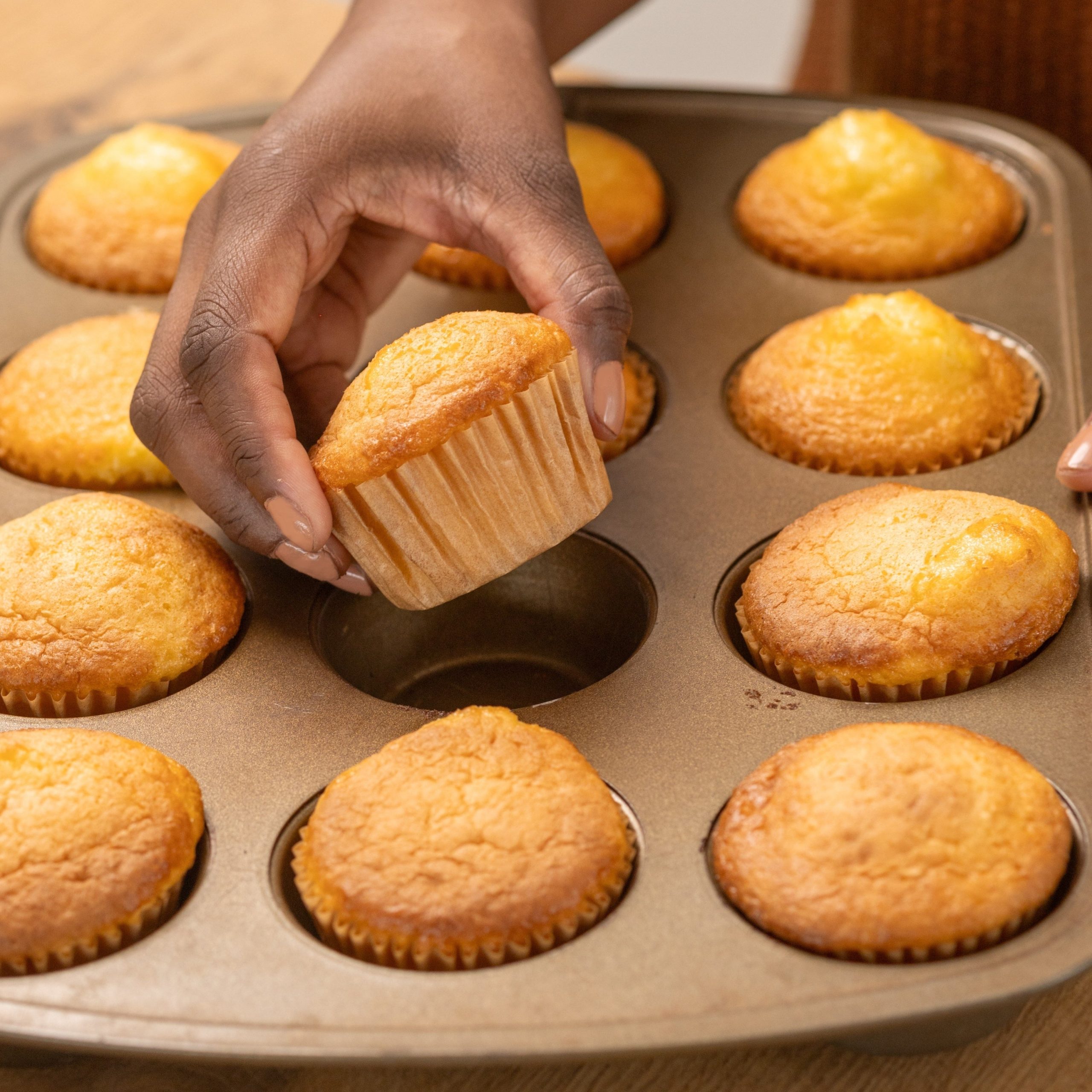 FC25823FSCCertifiedBakingCups_LS1.jpg