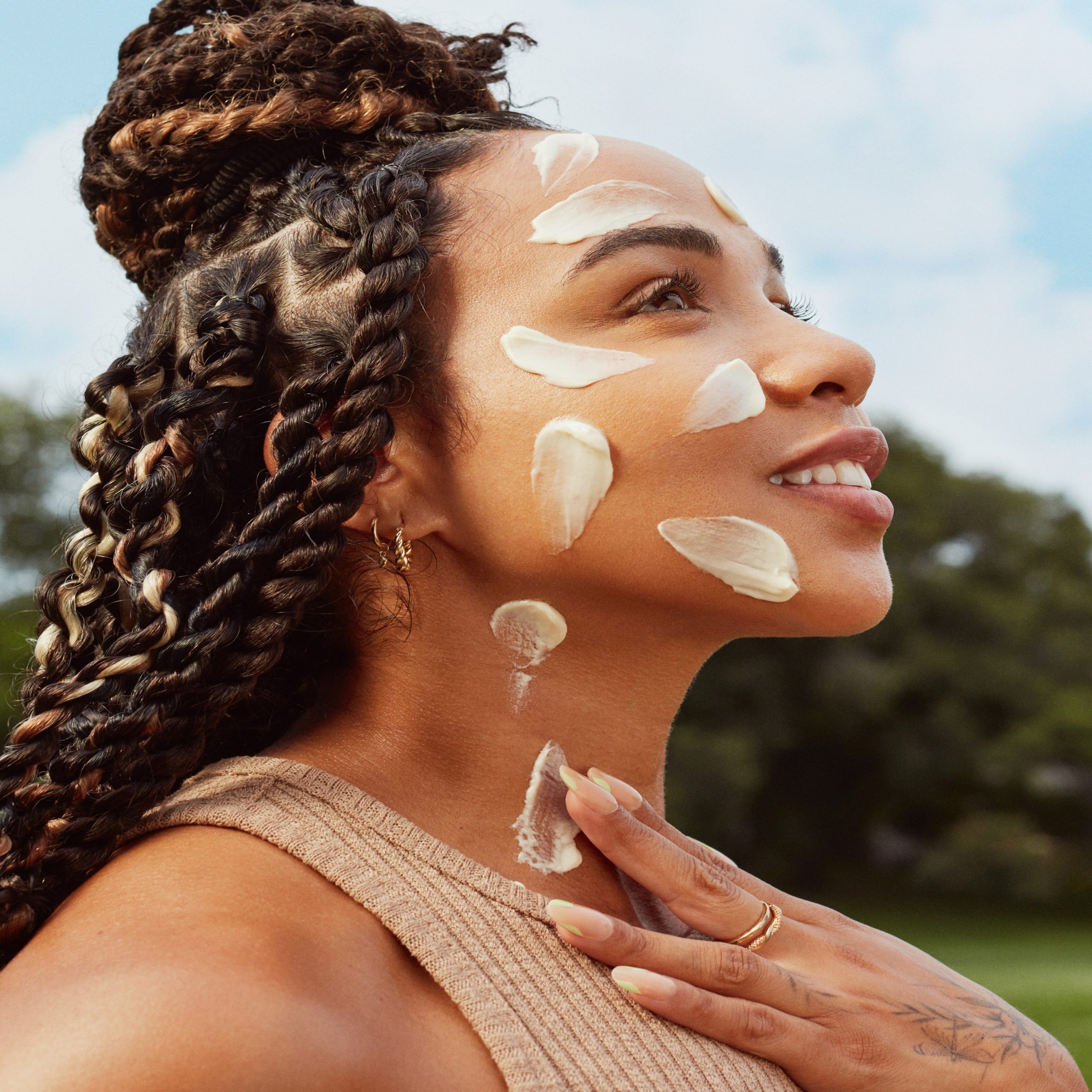 FirmBelieverGojiStemCell_PomegranateSmoothingNeck_FaceCream_628110639097_Model.jpg