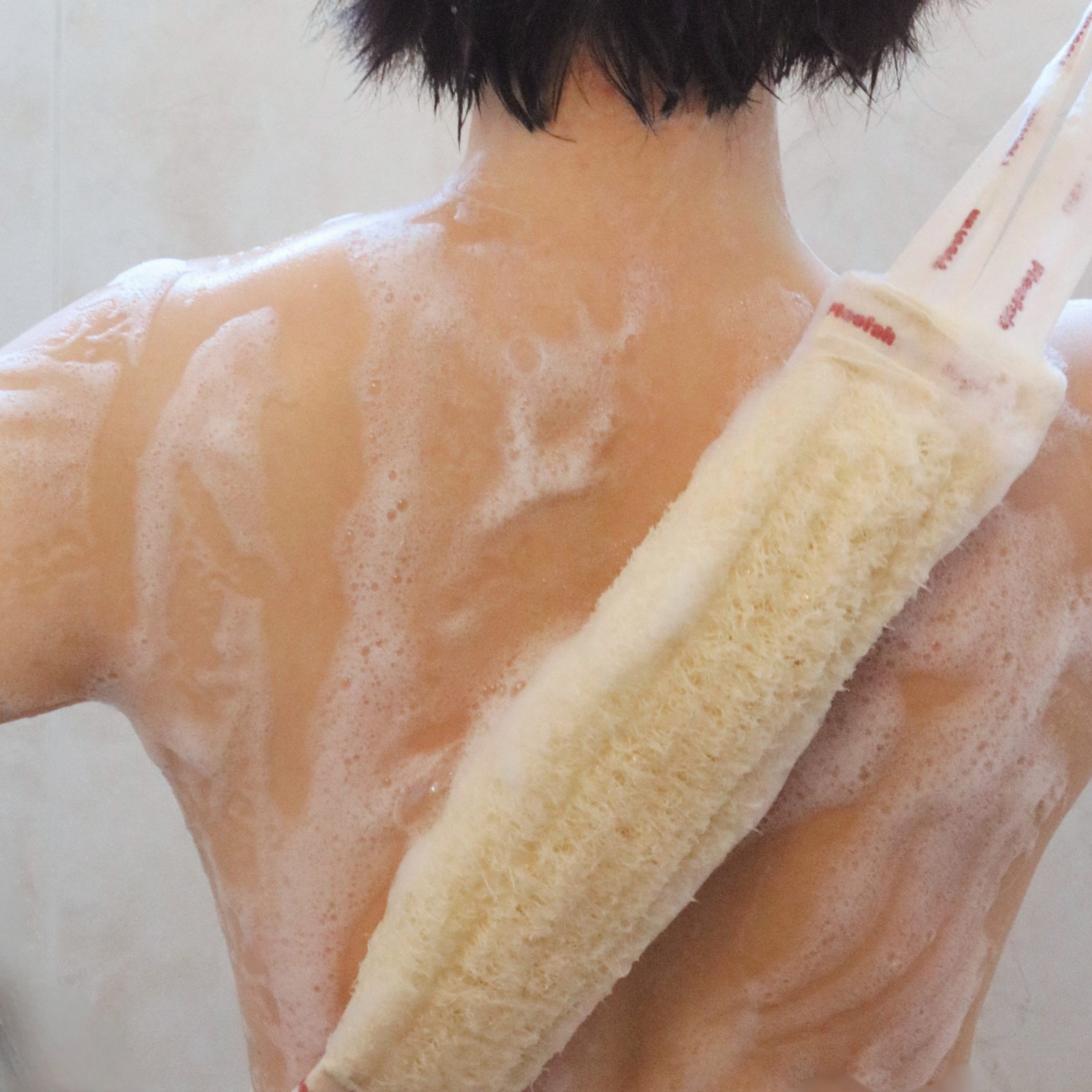 Floofah2-in-1ExfoliatingBackScrubber5Lifestyle2.jpg