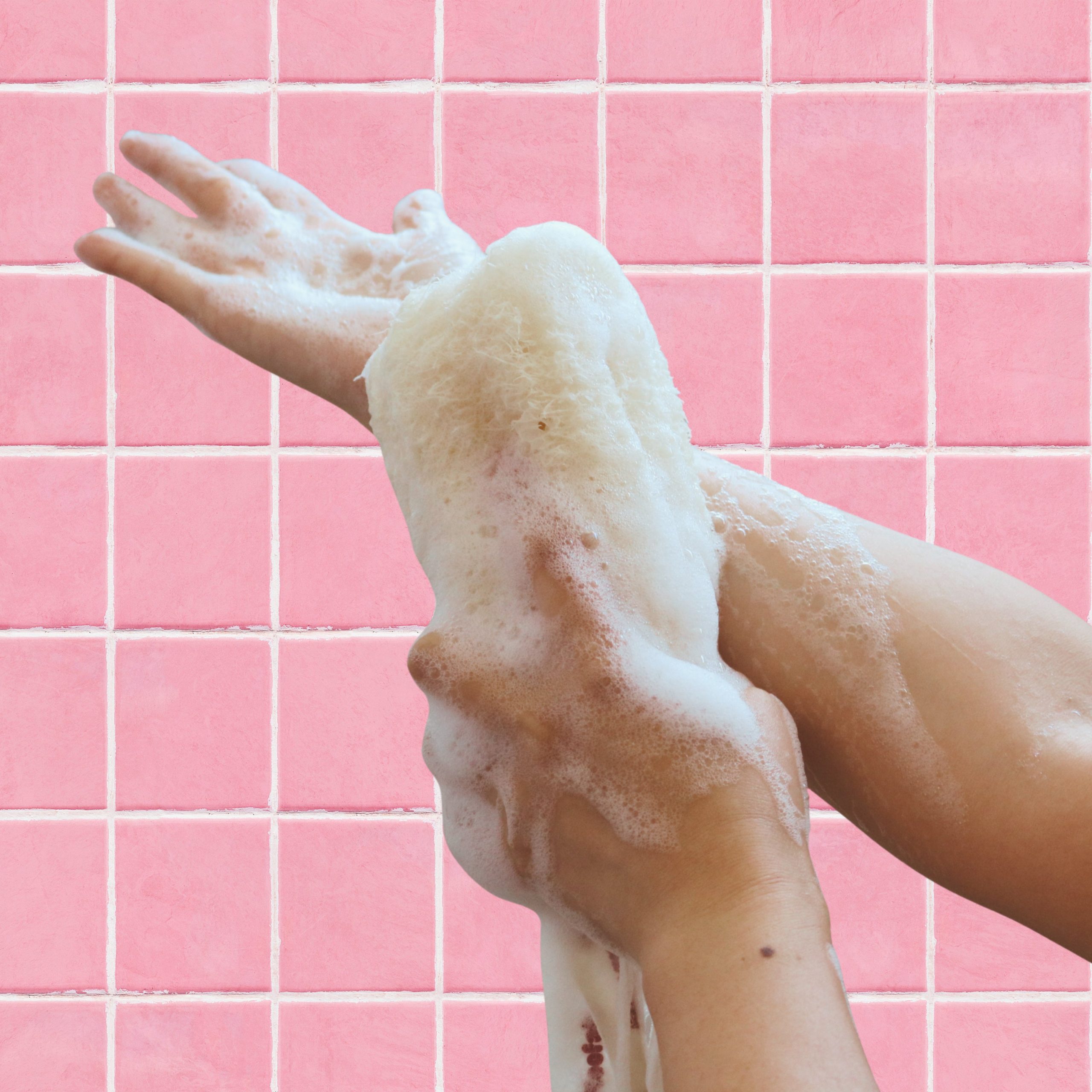 Floofah2-in-1ExfoliatingBackScrubber7Lifestyle4.jpg