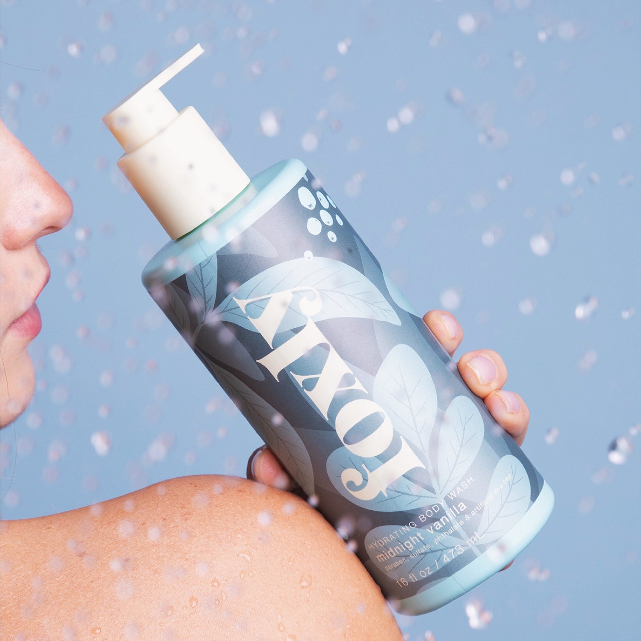 Foxly_BodyWash_MidnightVanilla_Lifestyle.jpg