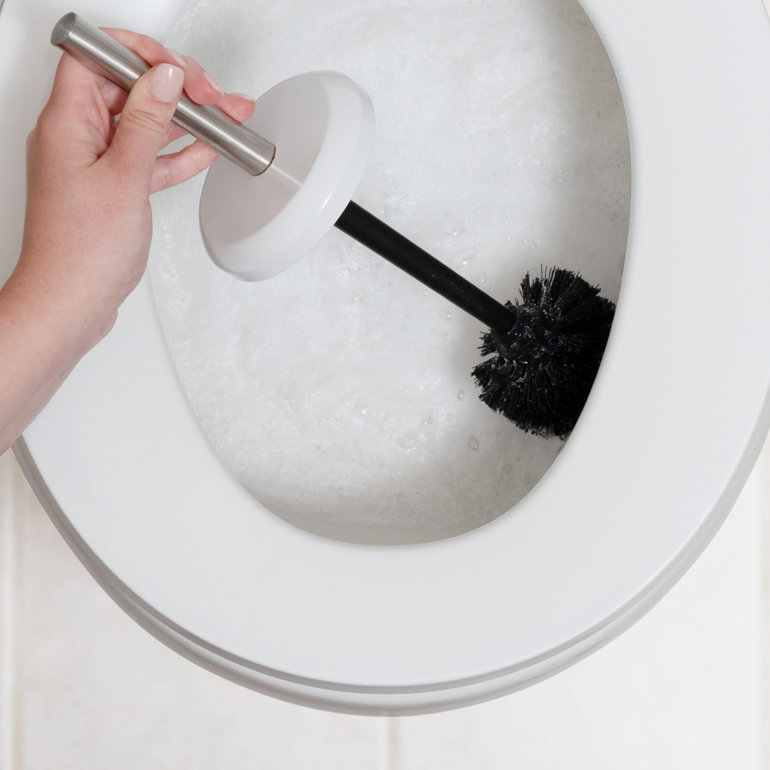 GCO_2025_Toilet_Bowl_Pods-PDP06_In-Use.jpg