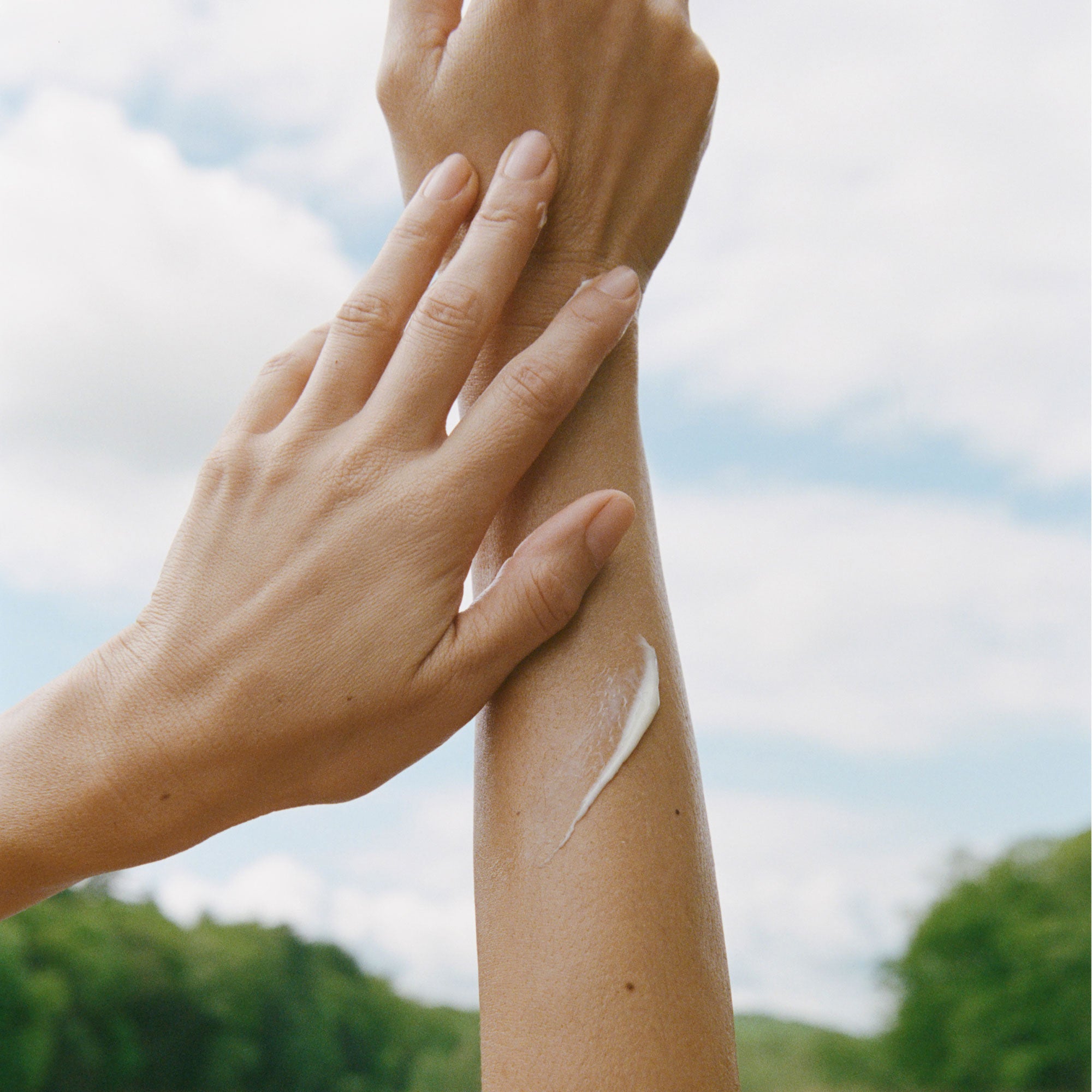 GoldenHourBodySerum_06.jpg