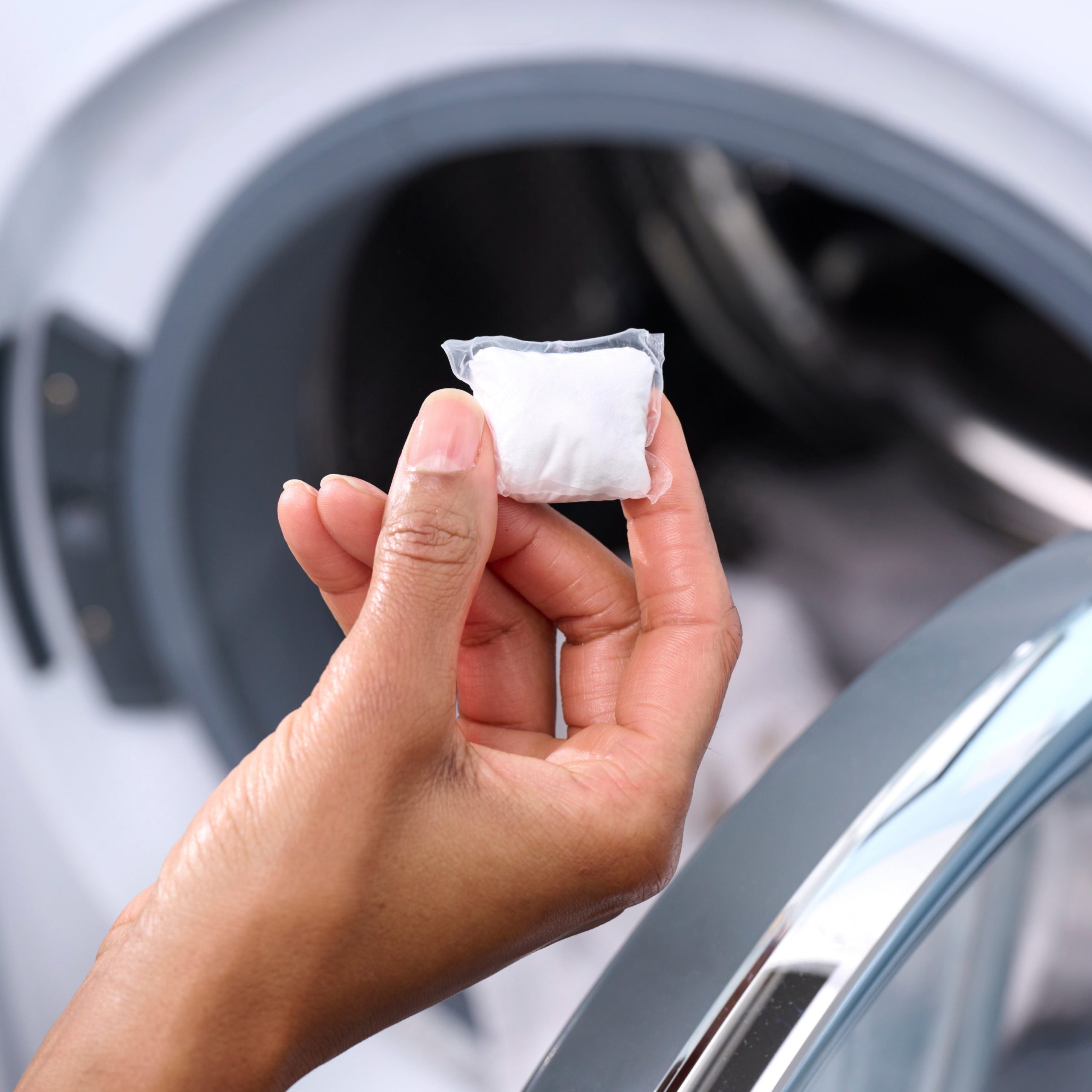 GroveCo.2025_Laundry_Pods_F_C_PDP03_In-Use.jpg