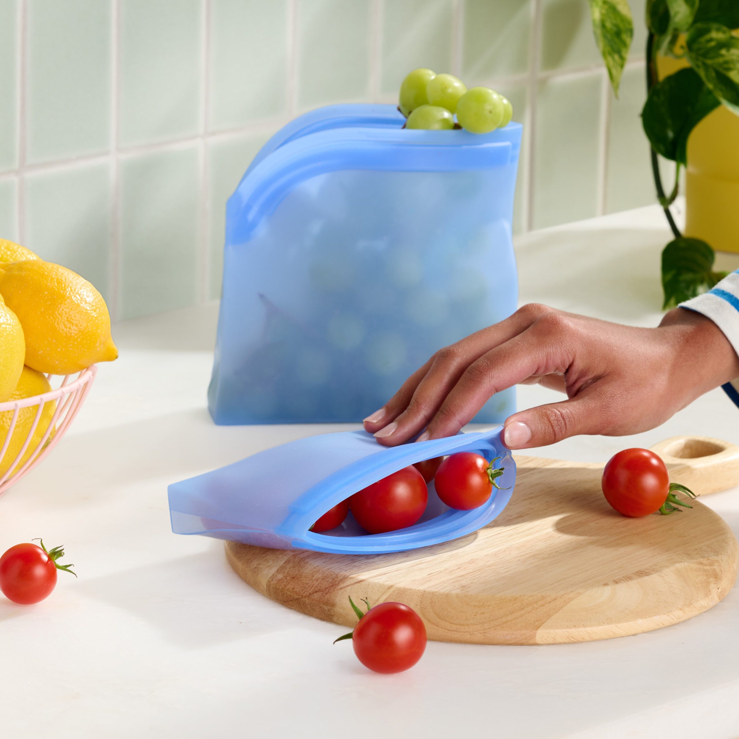 GroveCo.2025_Reusable_Silicone_Bag_32oz_PDP03_In-Use.jpg