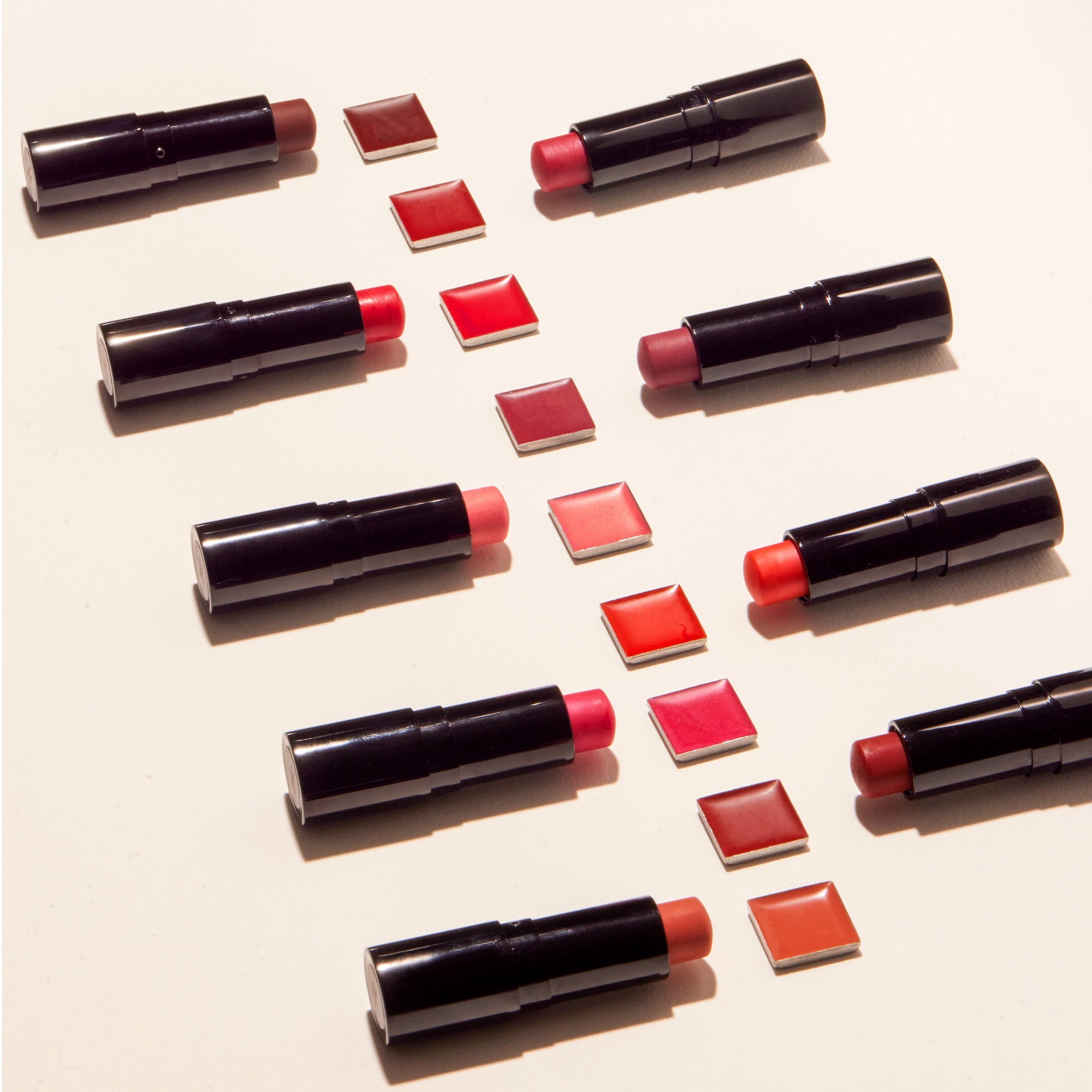 HenneOrganics_LuxuryLipTintSampleAzalea_Lifestyle1.jpg