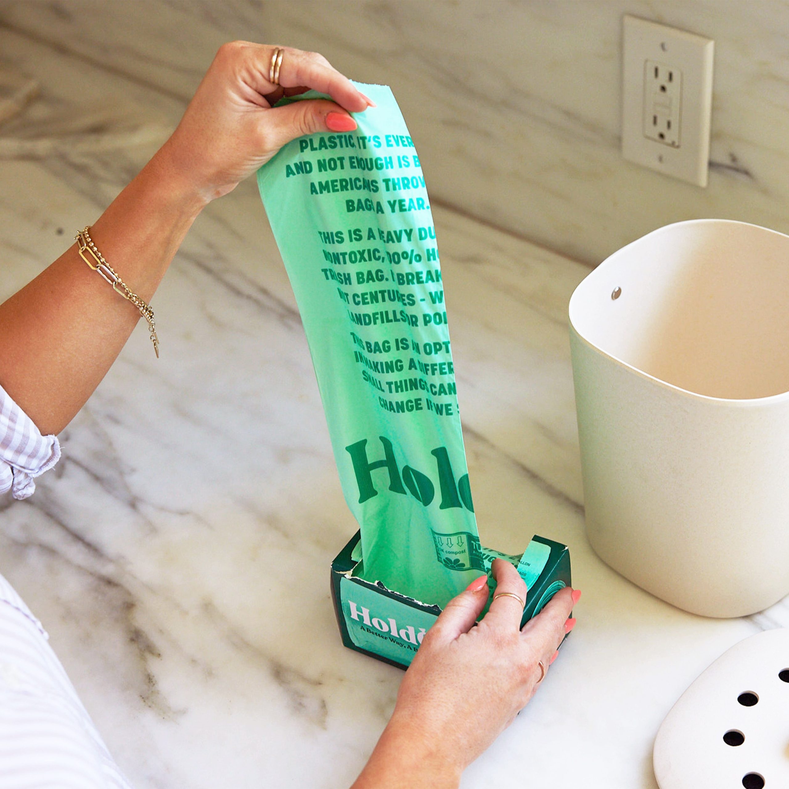 HoldOn_4gSmallKitchenBag_lifestyle.jpg
