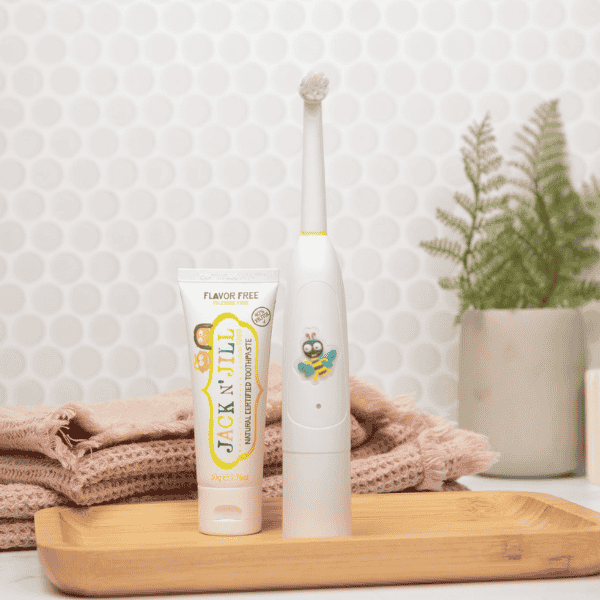 JNJ_Toothbrush_Buzzy_Lifestyle_5b934f24-e33c-4963-bb43-1389bd394157.png