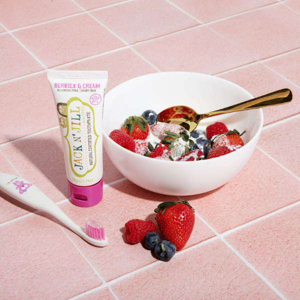 JNJ_Toothpaste_Berries_and_Cream_Lifestyle.png