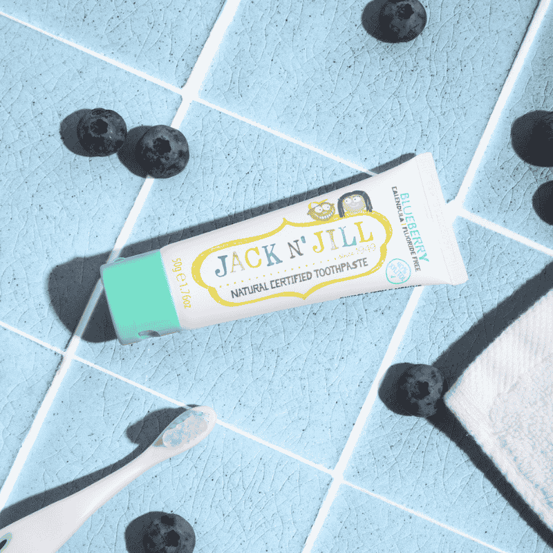 JNJ_Toothpaste_Blueberry_Lifestyle_2.png