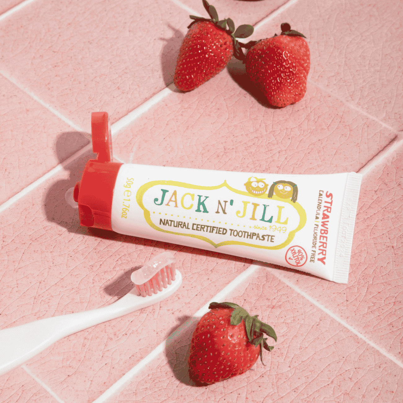 JNJ_Toothpaste_Strawberry_Lifestyle_Product.png