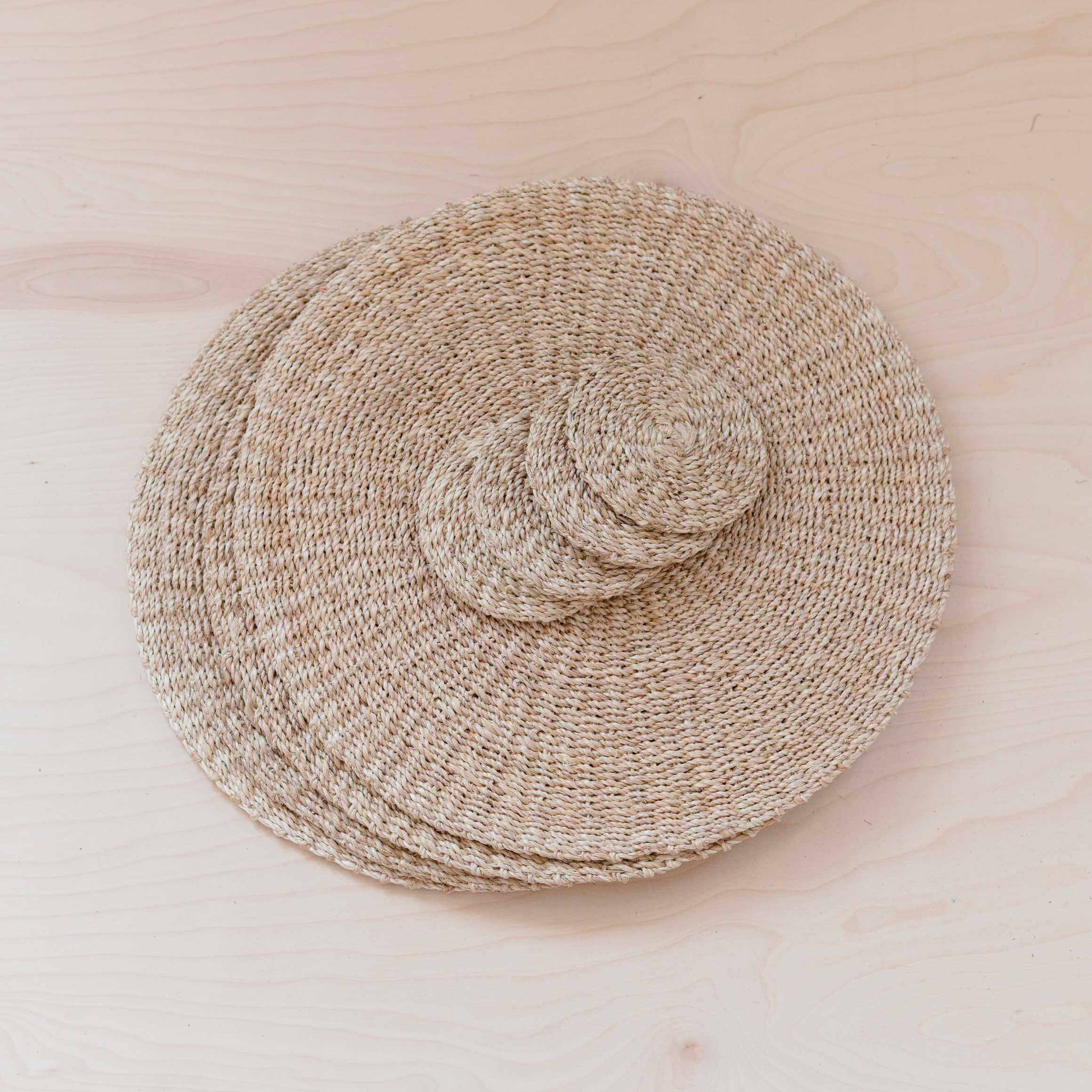LIKHA_380015_Abaca-Round-Placemats-s2_Natural-3.jpg