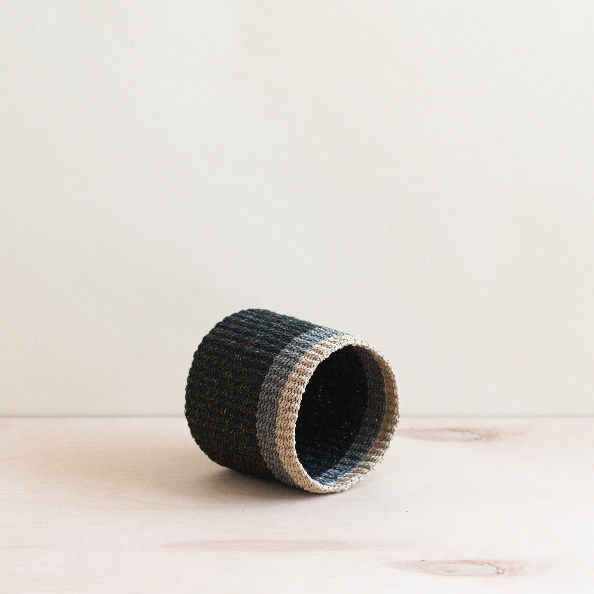 LIKHA_80005_Abaca-Cylinder-Tabletop-Basket_Black-4.jpg