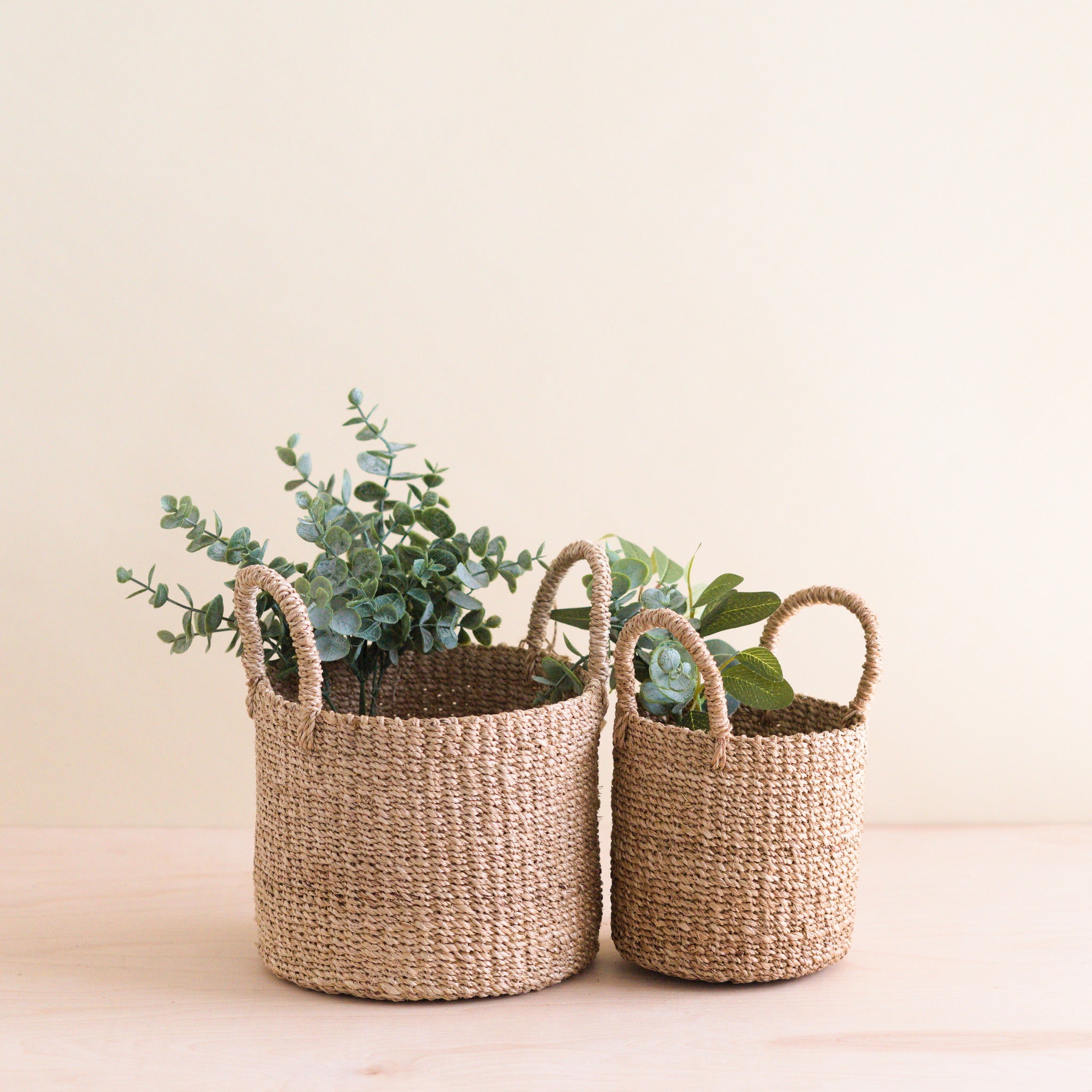 LIKHA_80013_Abaca-Cylinder-Tabletop-Basket-with-Handles-s2-4.jpg