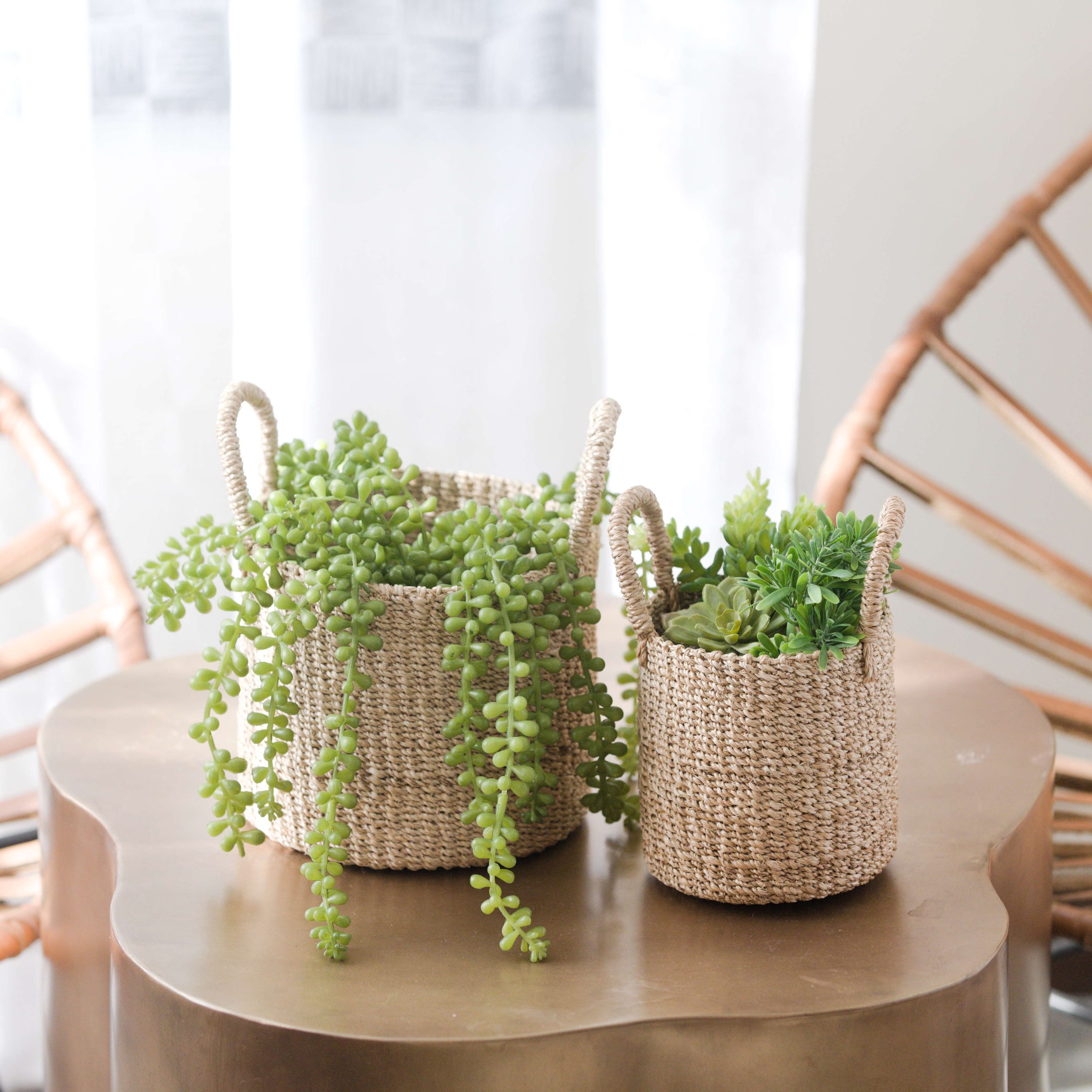 LIKHA_80013_Abaca-Cylinder-Tabletop-Basket-with-Handles-s2-8.jpg