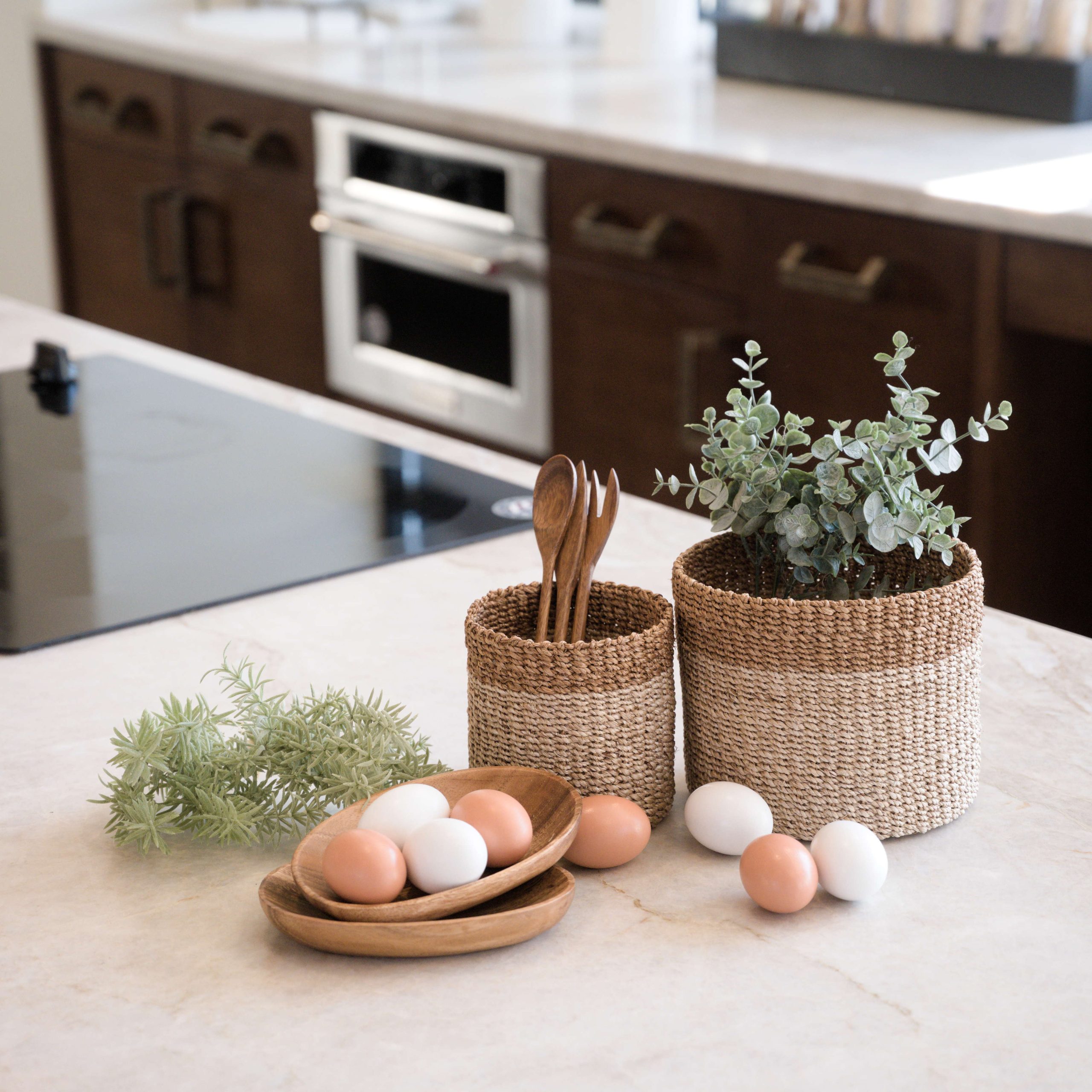 LIKHA_80014_Abaca-Cylinder-TabletopBaskets-s2_Brown-7.jpg