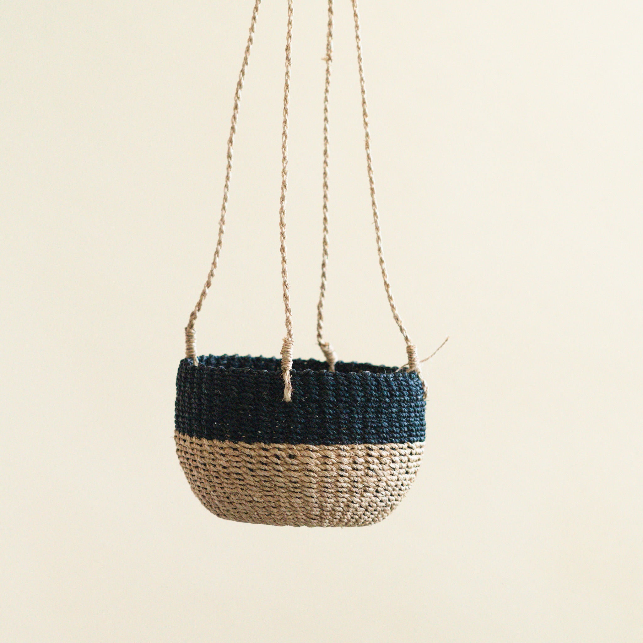 LIKHA_80016_Abaca-Round-Hanging-Planter_Black-2.jpg