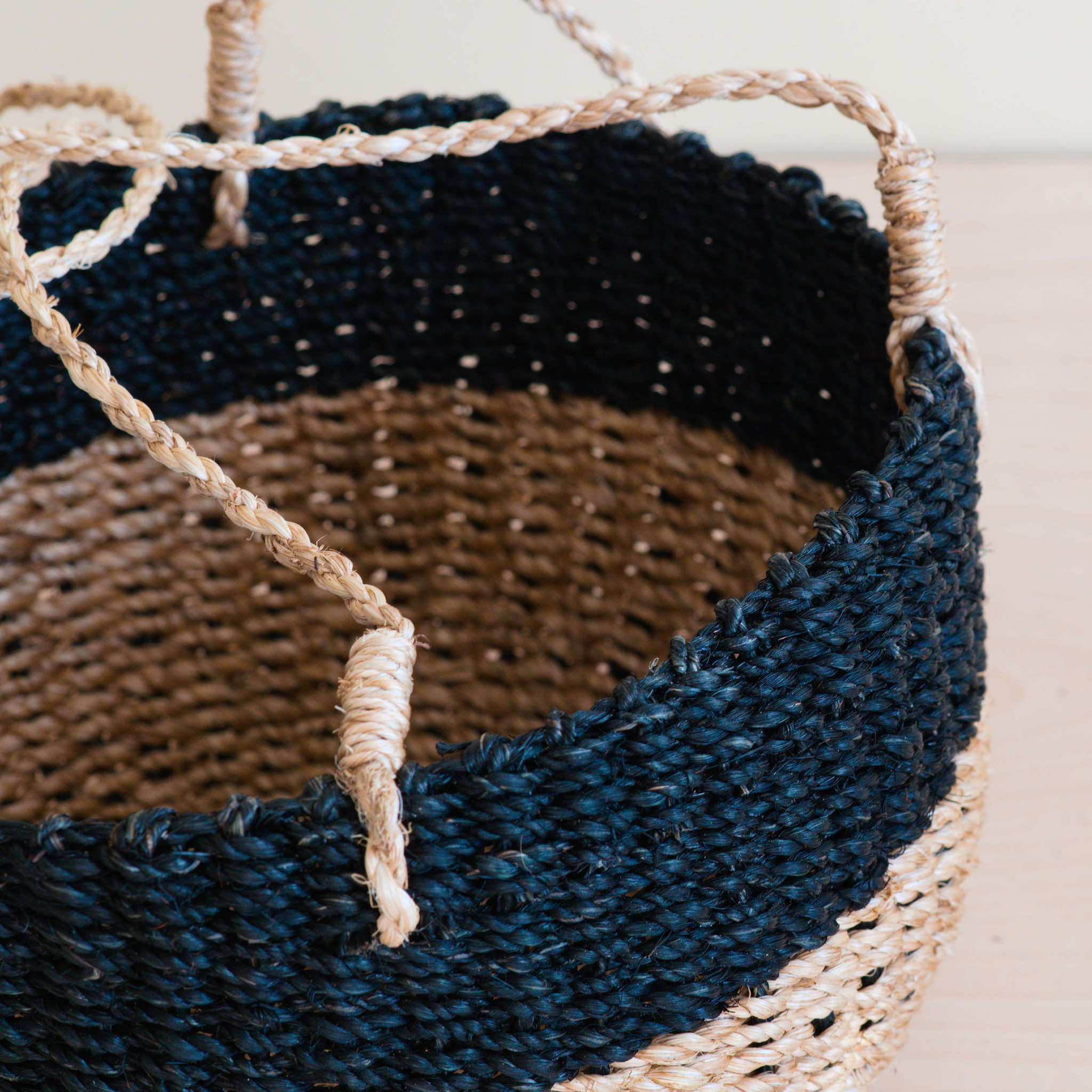 LIKHA_80016_Abaca-Round-Hanging-Planter_Black-3.jpg