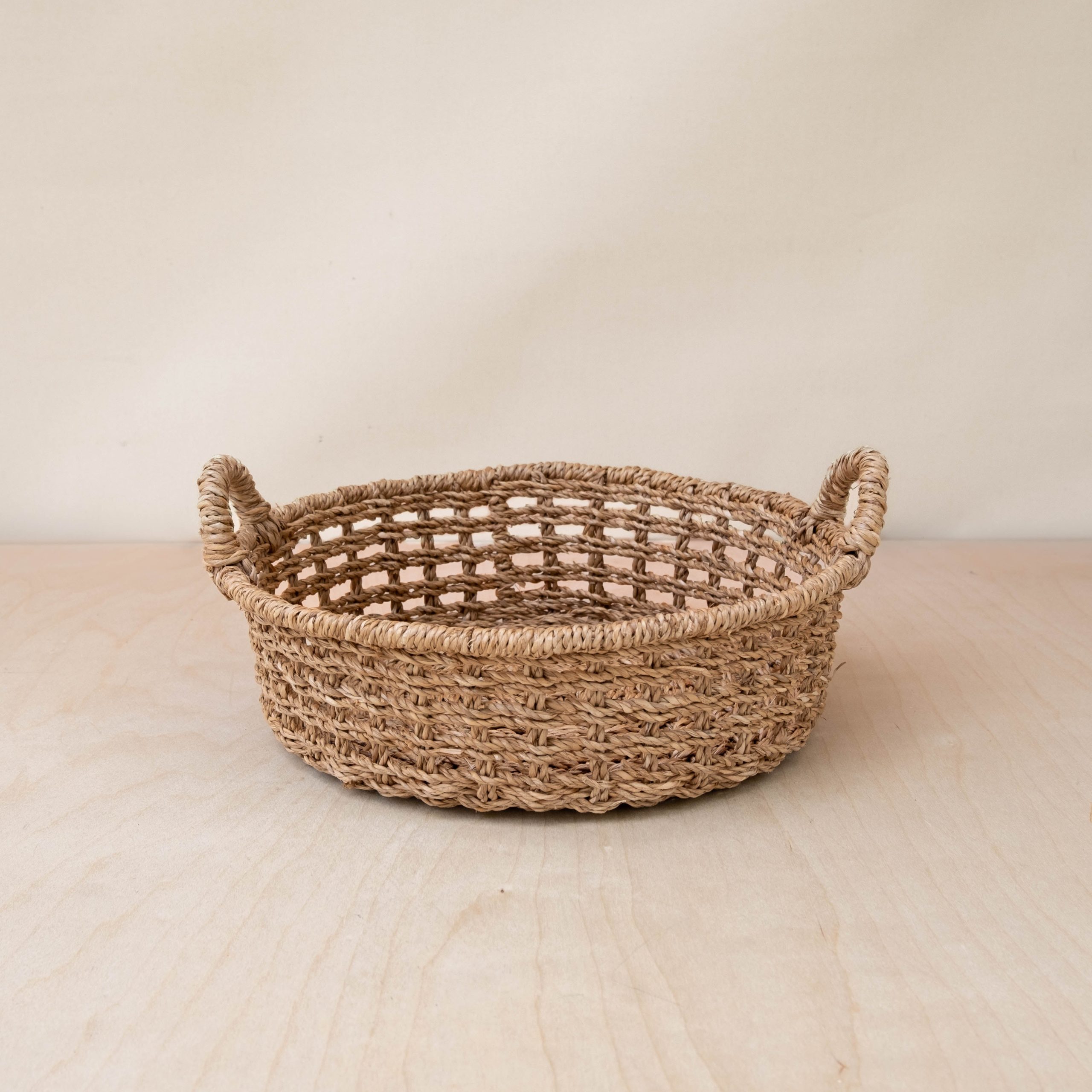 LIKHA_80118_Abaca-RoundTray-Open-Weave-3.jpg