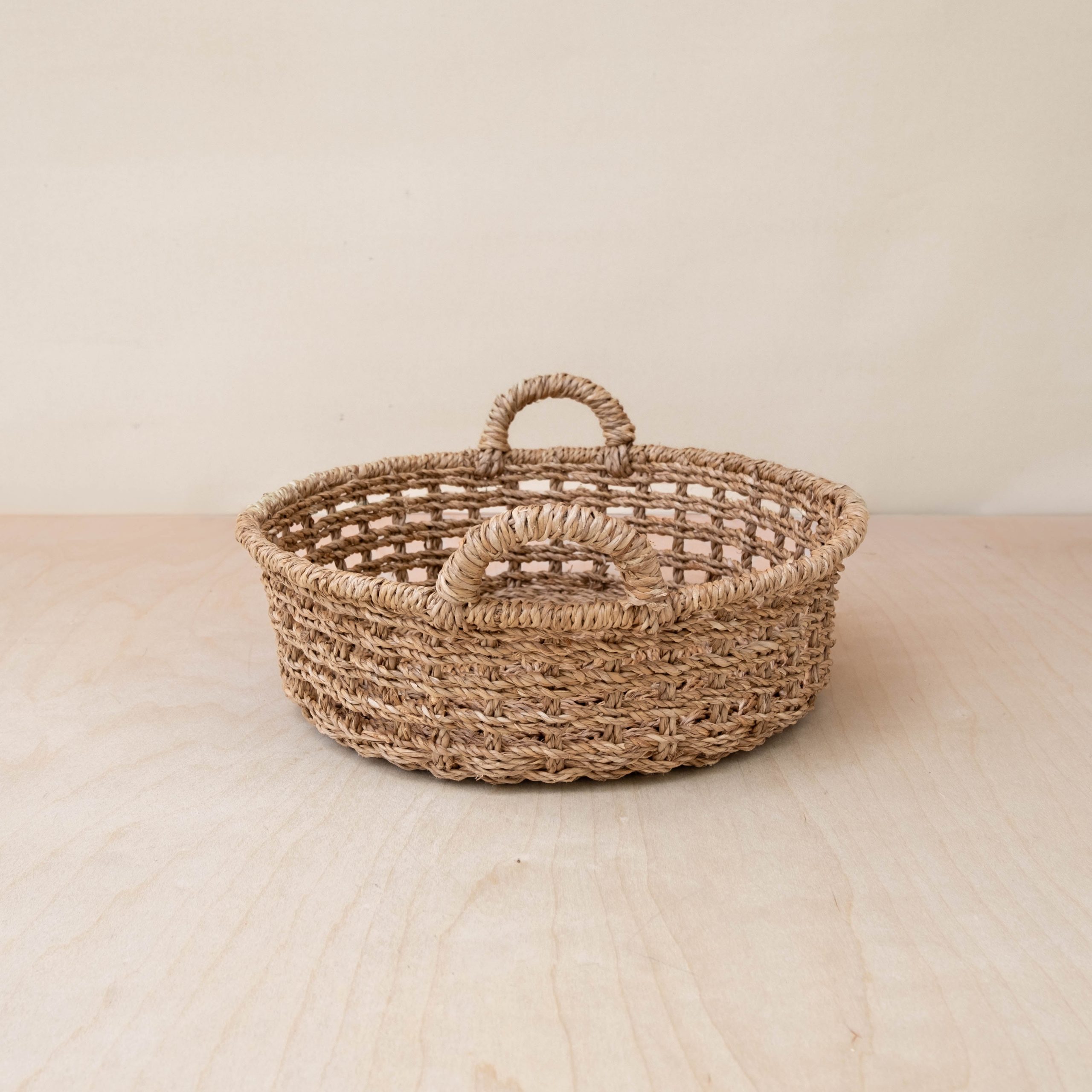 LIKHA_80118_Abaca-RoundTray-Open-Weave-4.jpg