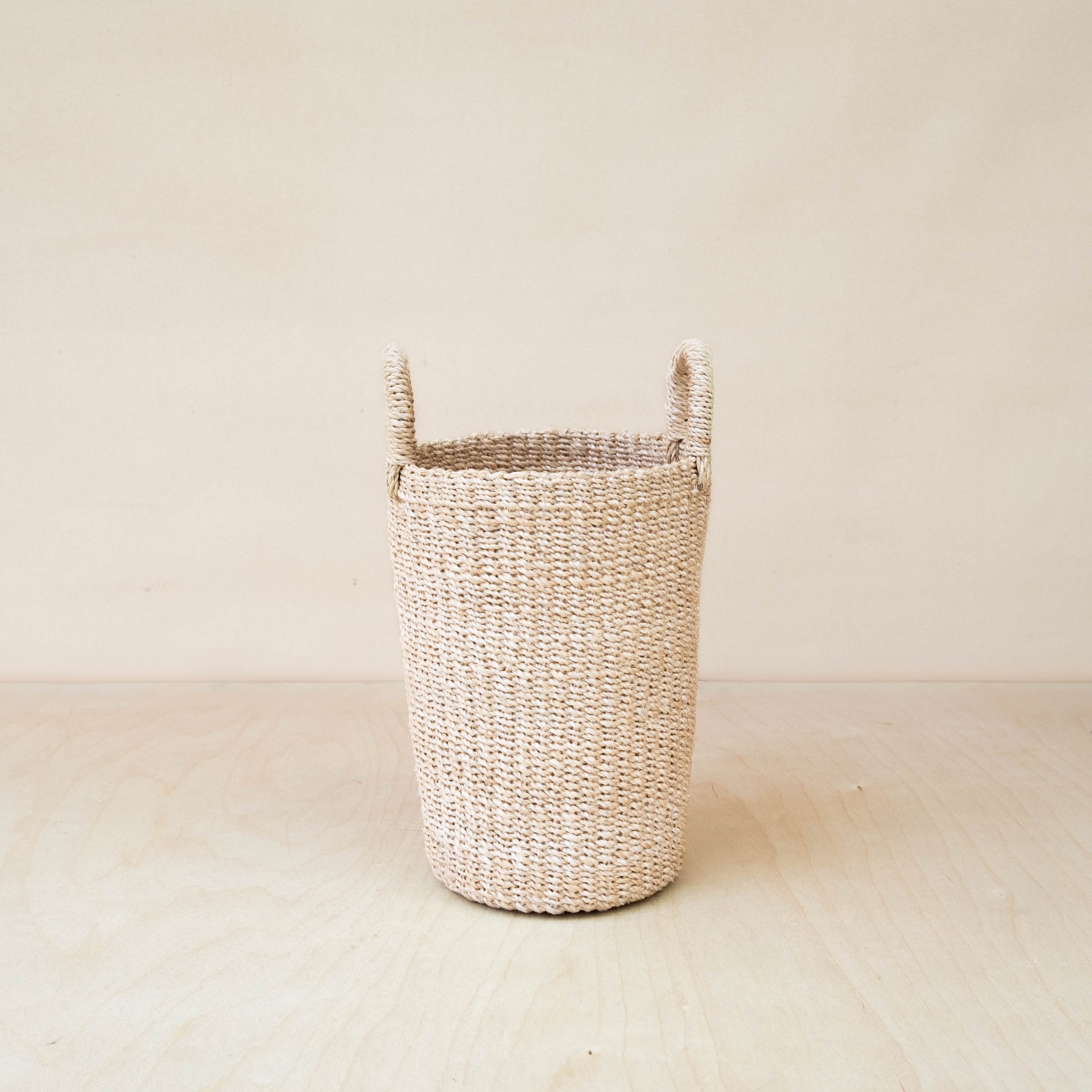 LIKHA_80119_Abaca-Cylinder-Vase_Natural-3.jpg