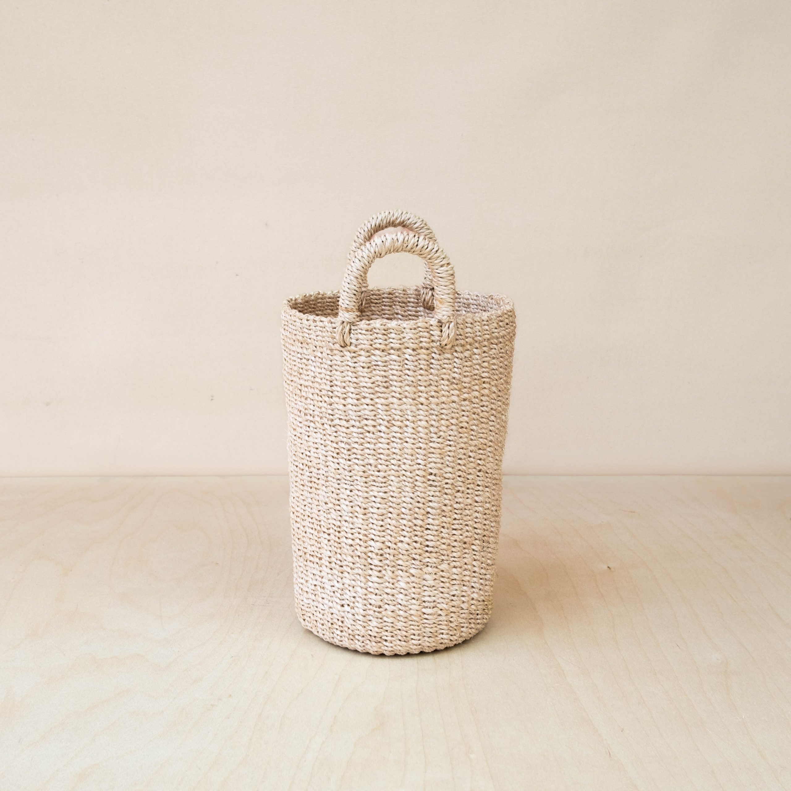 LIKHA_80119_Abaca-Cylinder-Vase_Natural-4.jpg