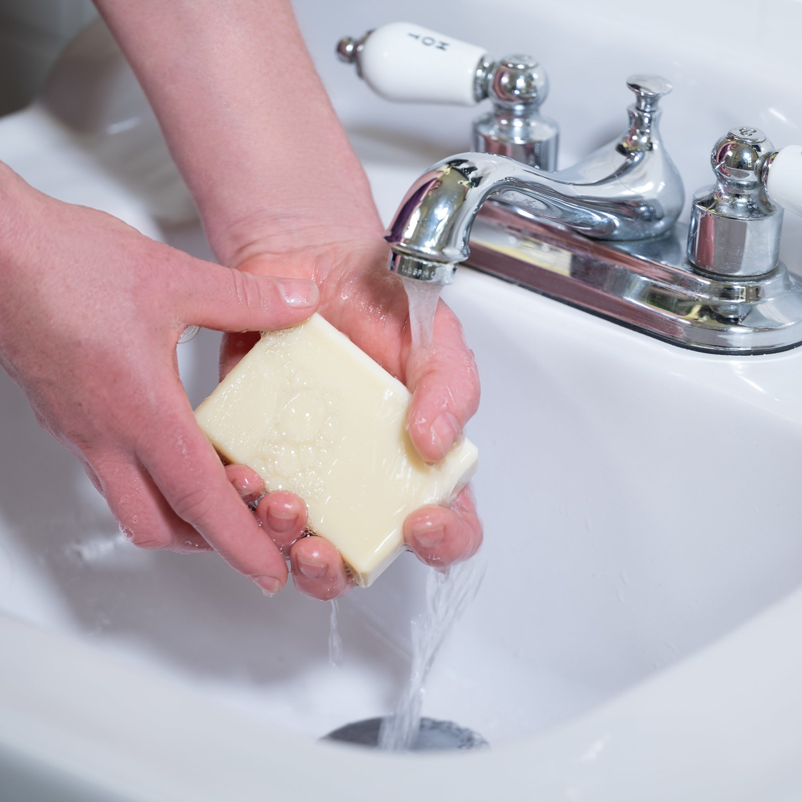 LovettSundries_PureOliveOilSoap_Lifestyle_02.jpg