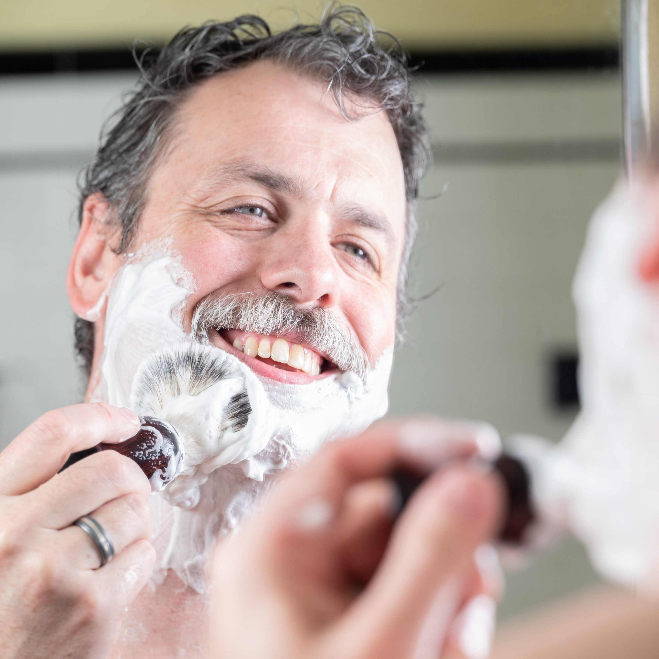 LovettSundries_ShavingSoap_Evergreen_Lifestyle_01.jpg