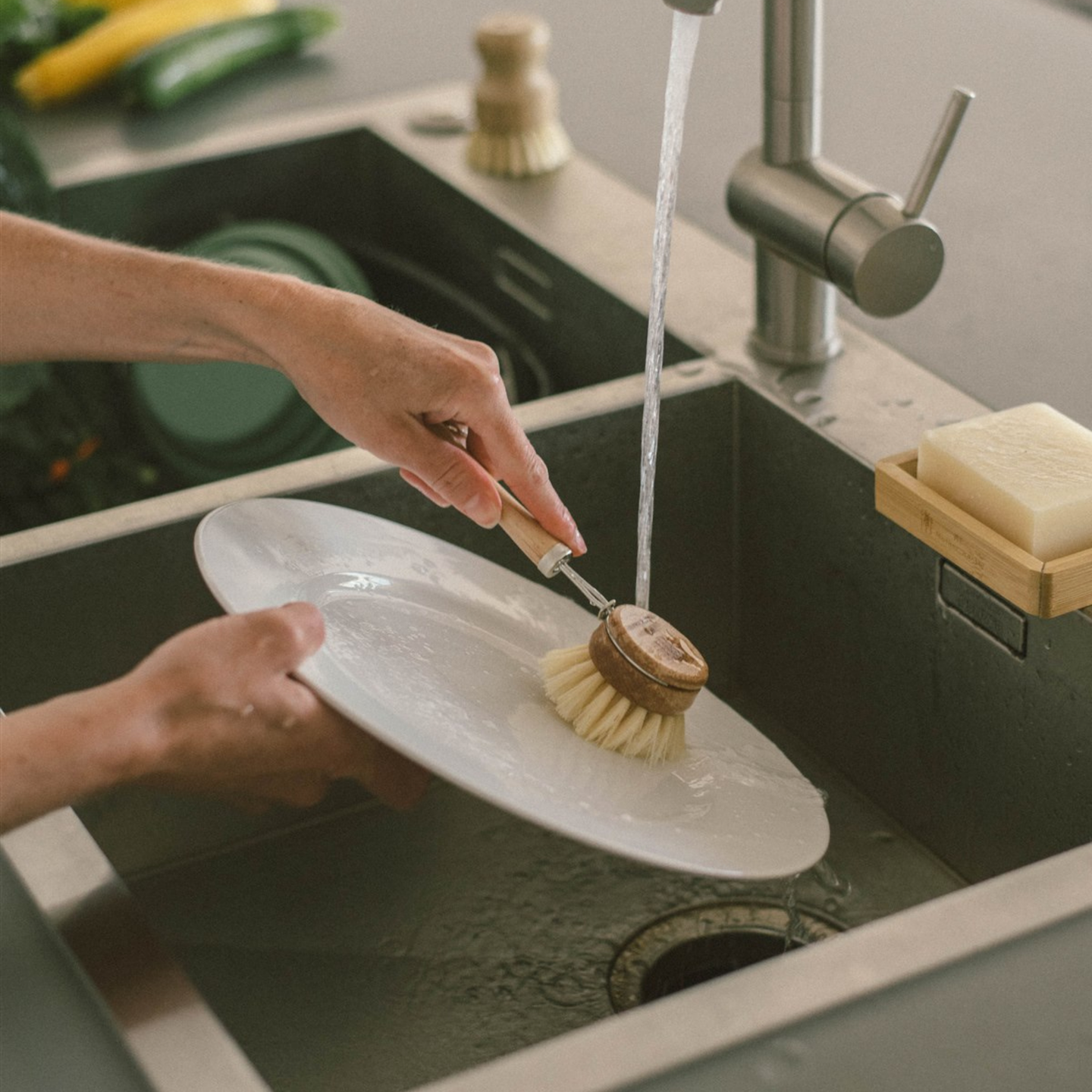 MME_SisalKitchenBrush_Lifestyle2.png