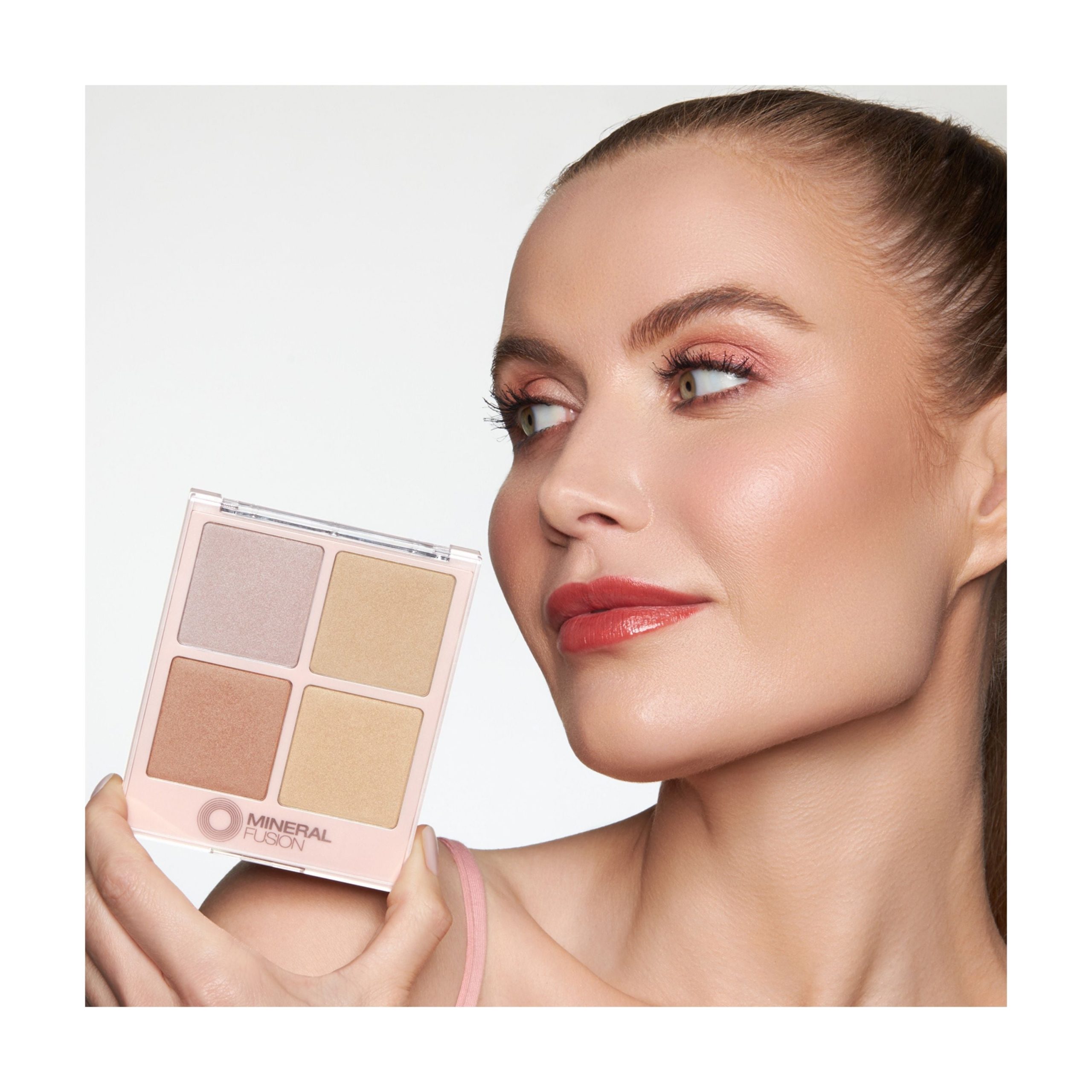 MineralFusion_HighlighterPalette_Stargazing_Lifestyle.jpg