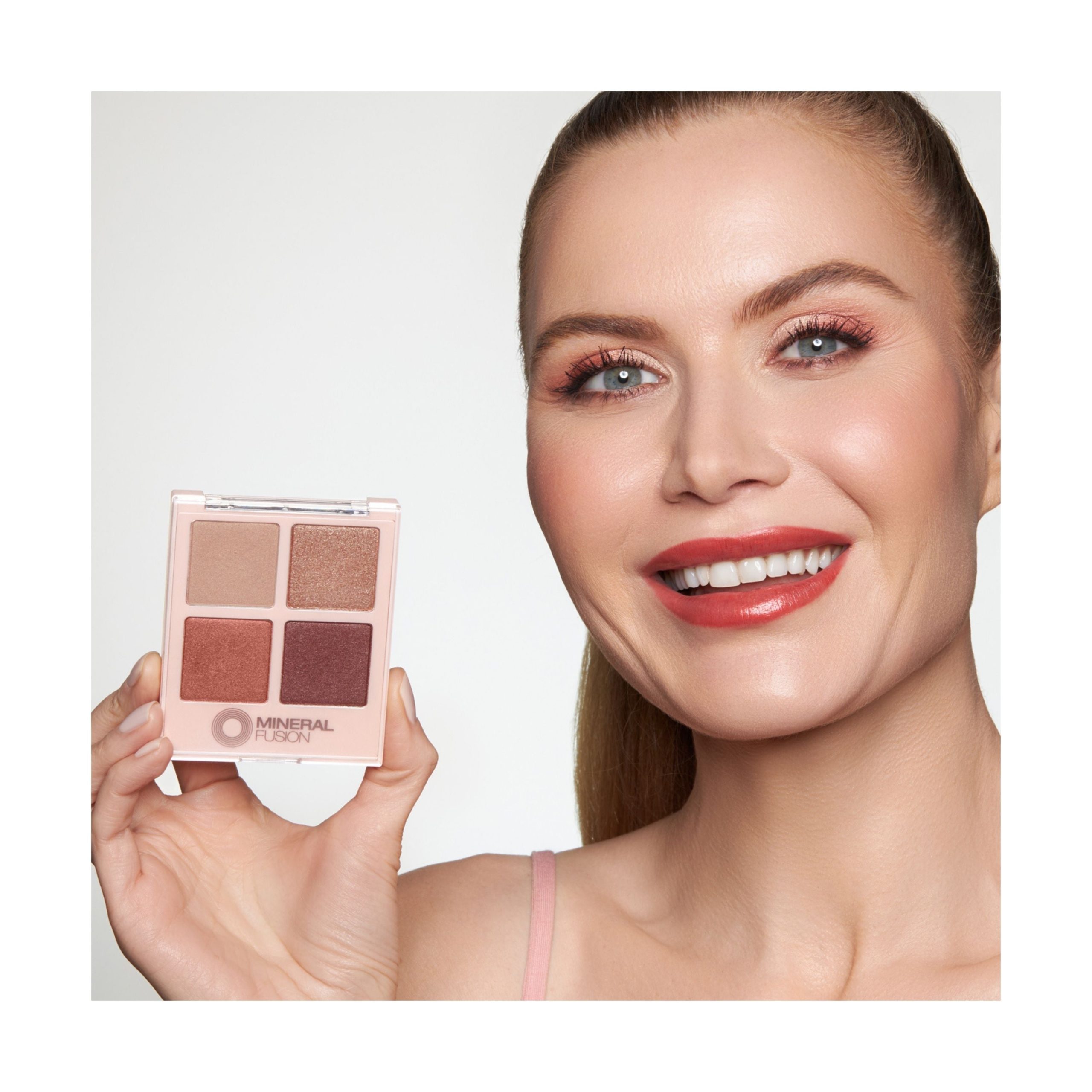 Mineral_Fusion_Eye_Shadow_Palette_Romantic_Getaway_Lifestyle.jpg