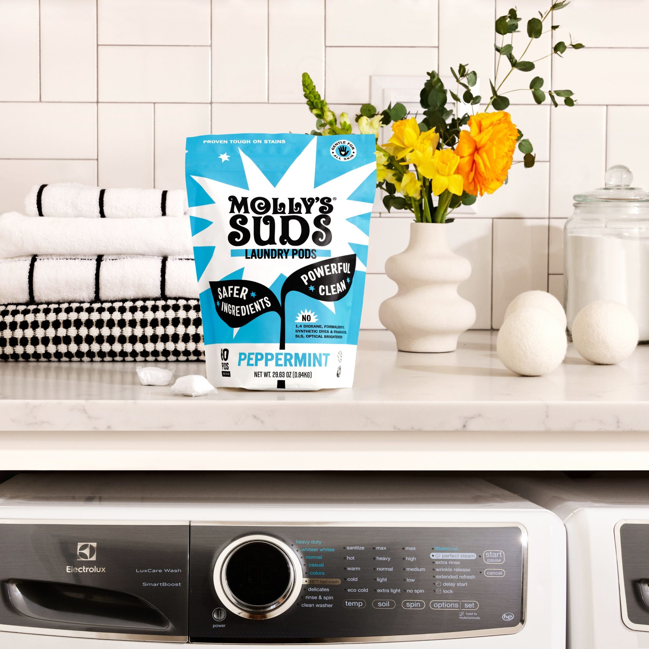 Molly_sSuds_LaundryPods_Peppermint_Lifestyle1.jpg