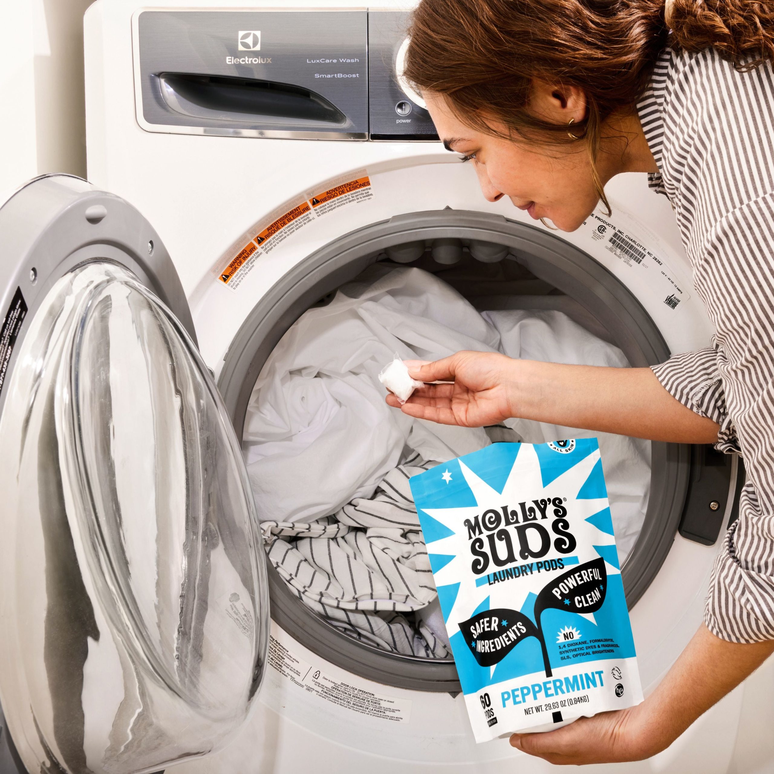 Molly_sSuds_LaundryPods_Peppermint_Lifestyle2.jpg