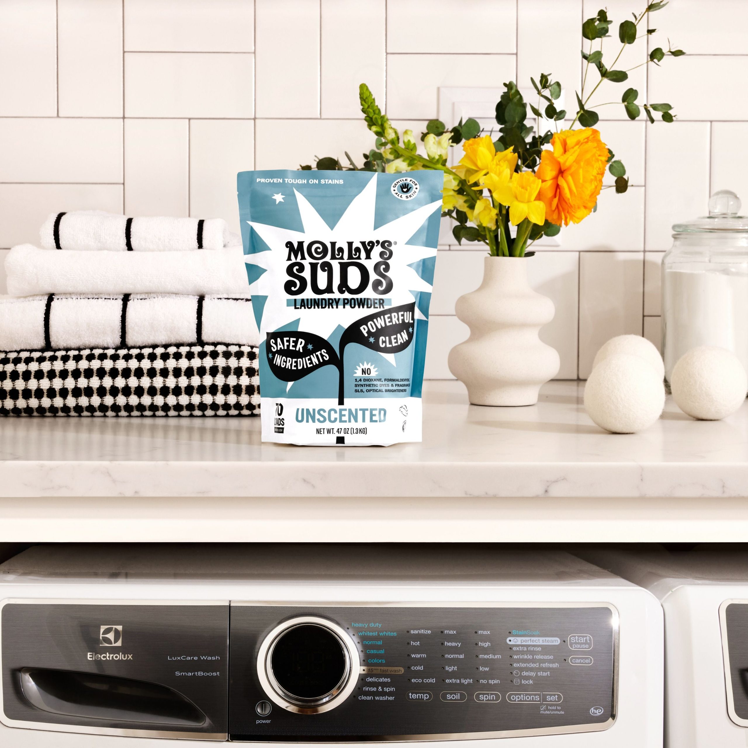 Molly_sSuds_LaundryPowder_Unscented_Lifestyle2.jpg
