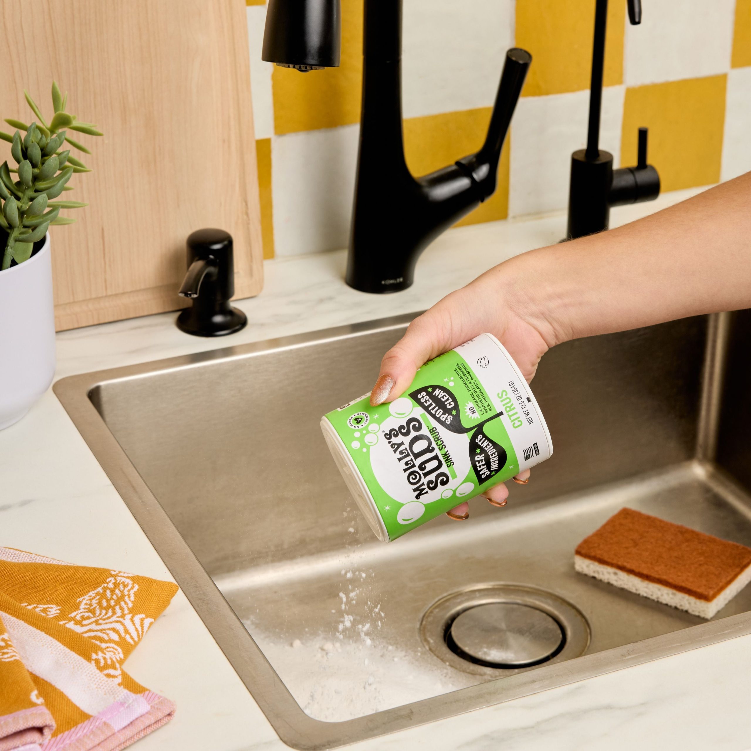 Molly_sSuds_SinkScrub_Citrus_Lifestyle2.jpg